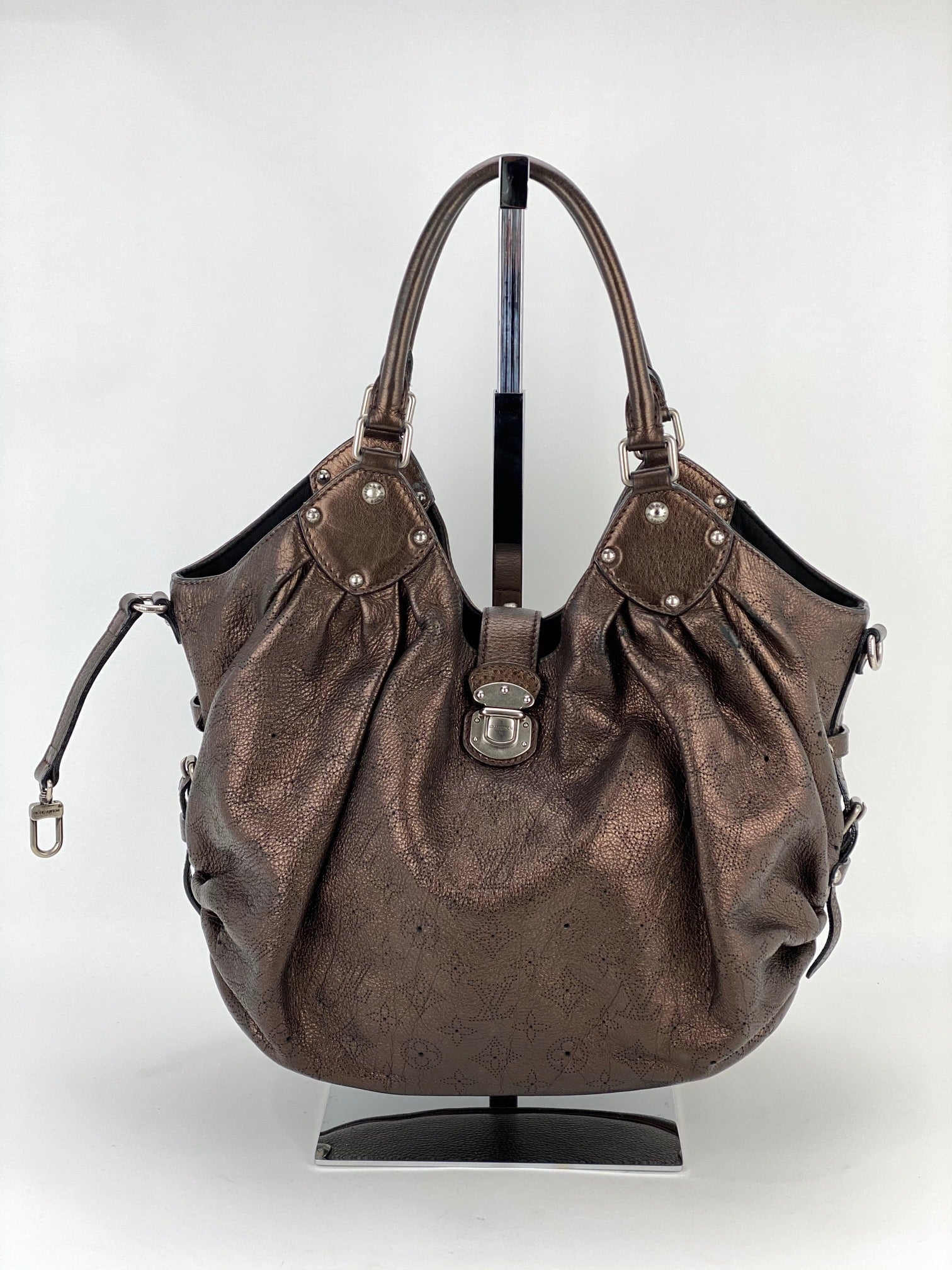 Túi đeo vai da Mahina Metallic Bronze cỡ lớn của Louis Vuitton
