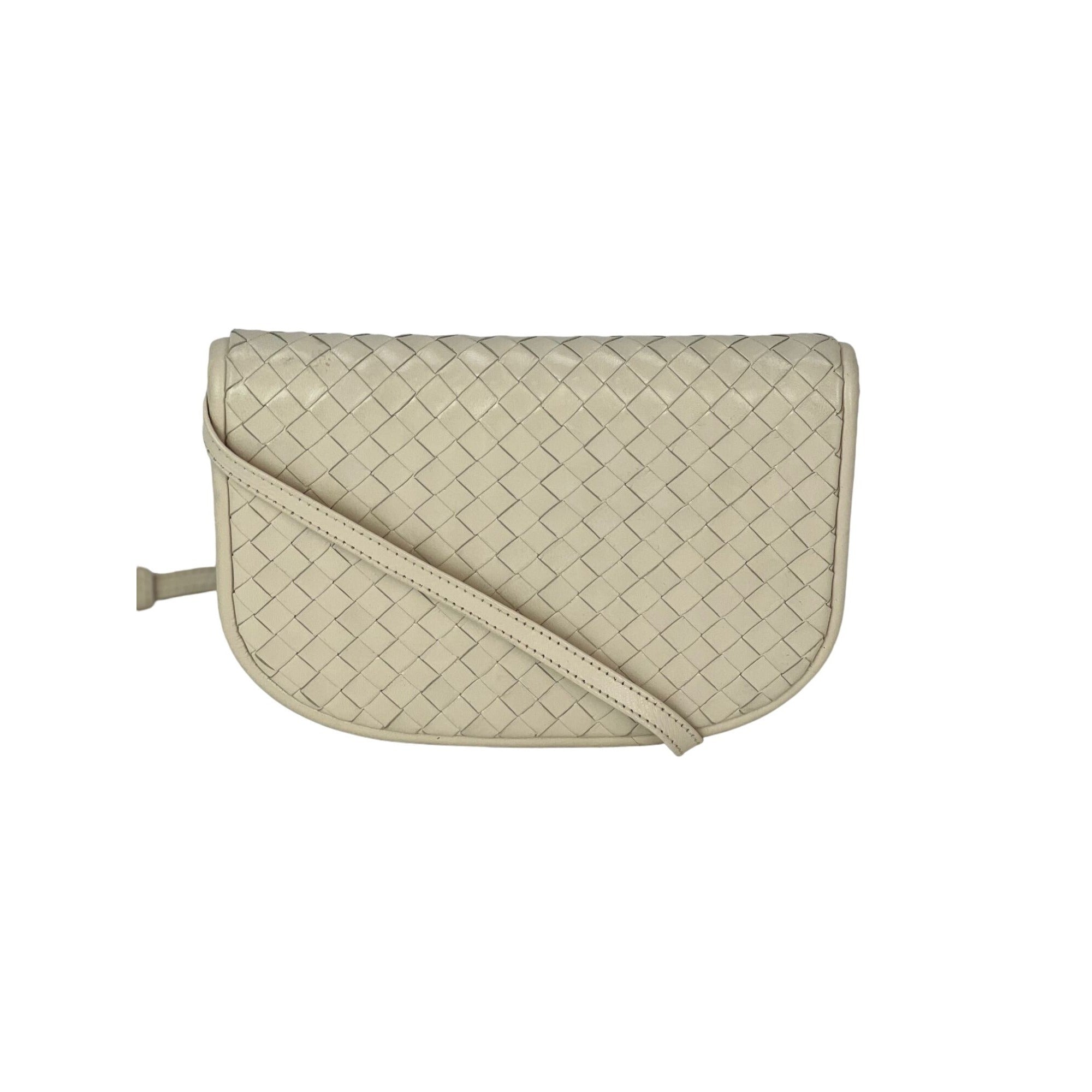 Túi ly hợp đeo vai da trắng của Bottega Veneta Intreciato