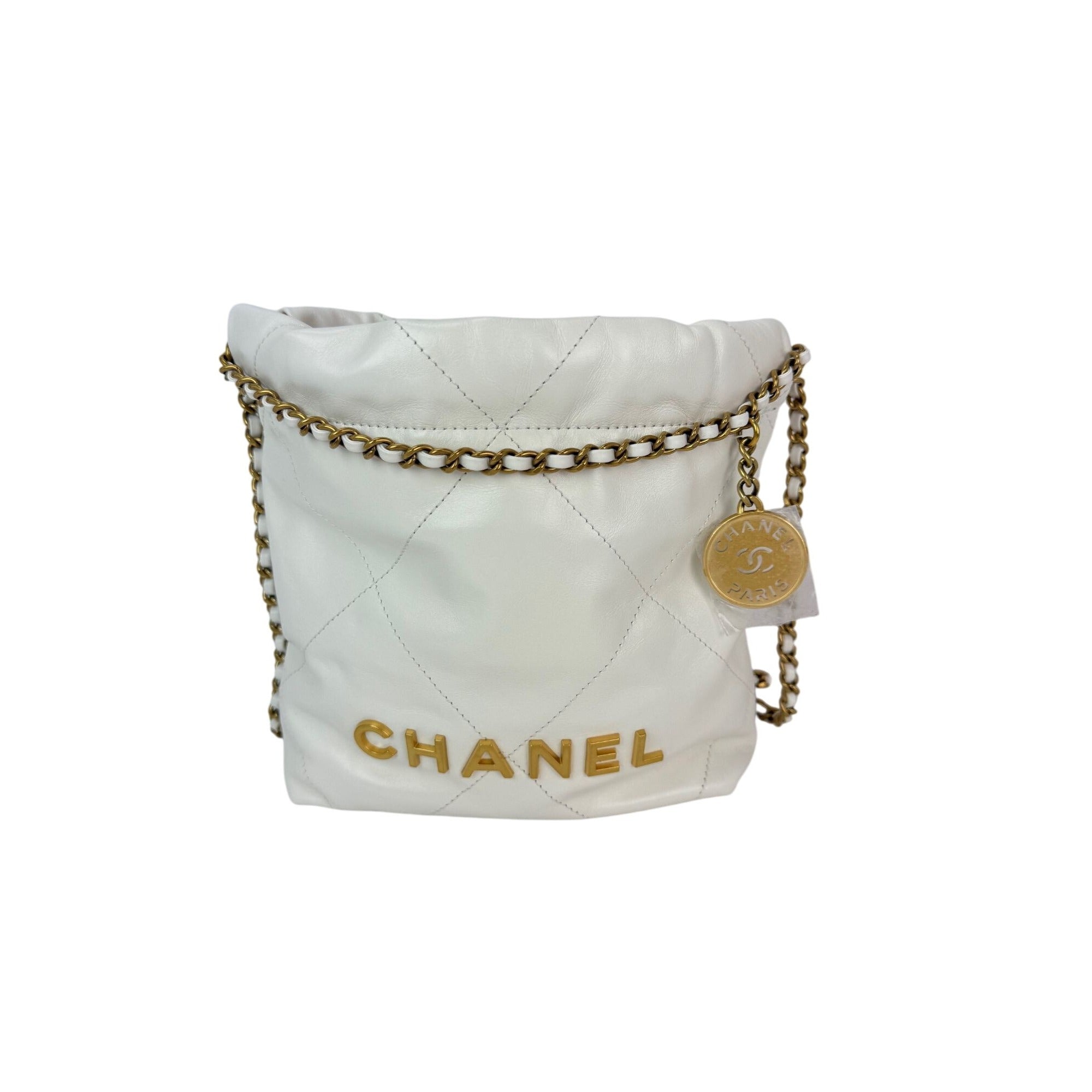 Túi đeo chéo Chanel 22 Mini da bê bóng chần bông màu trắng