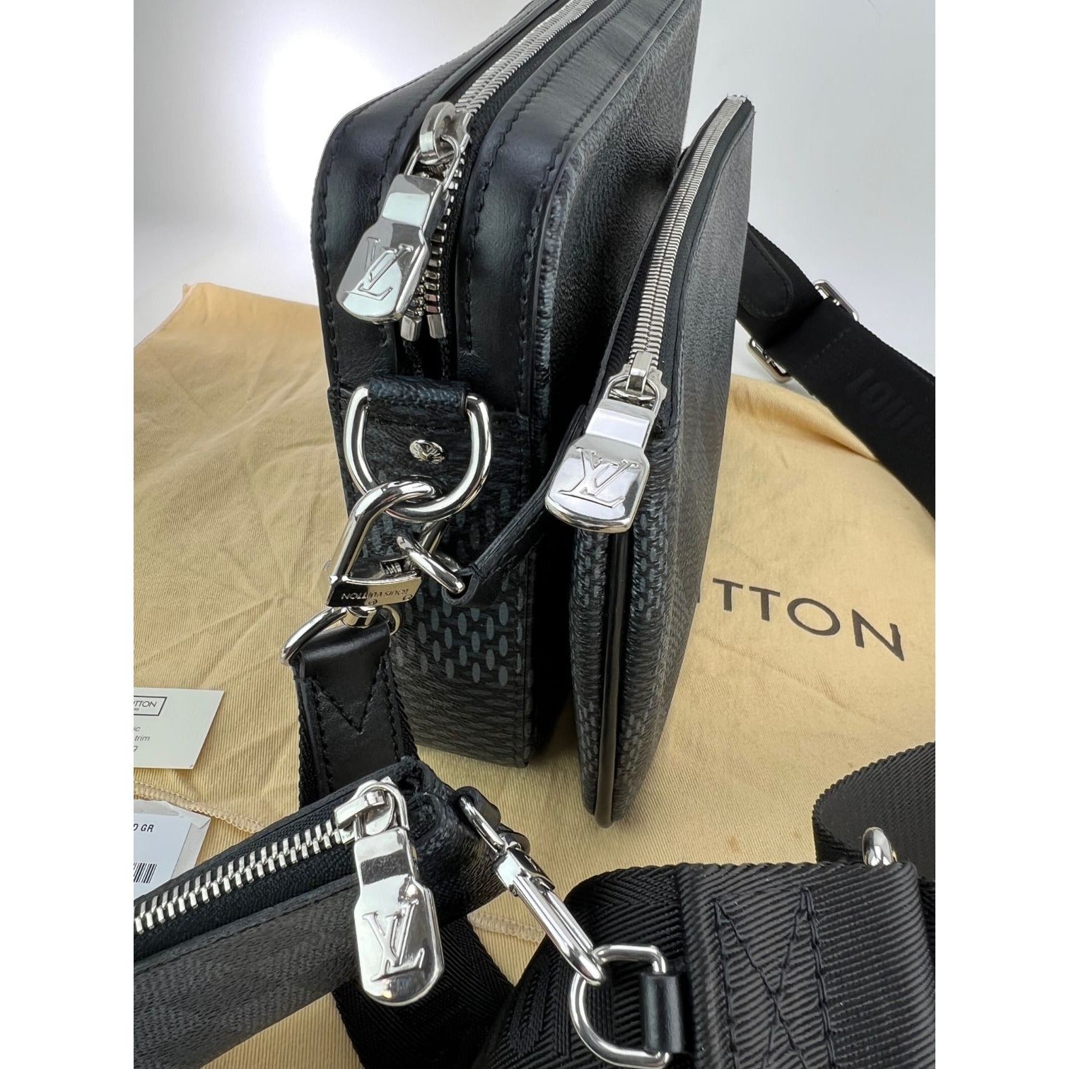 Túi xách nam LOUIS VUITTON Trio Messenger Damier Graphite