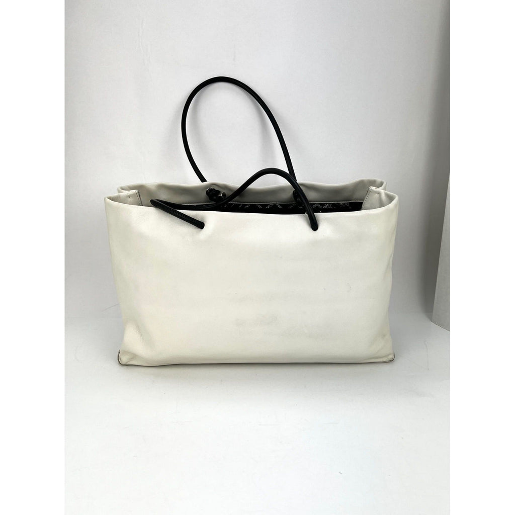 Chanel Essential 31 Rue Cambon Túi da màu trắng dốc