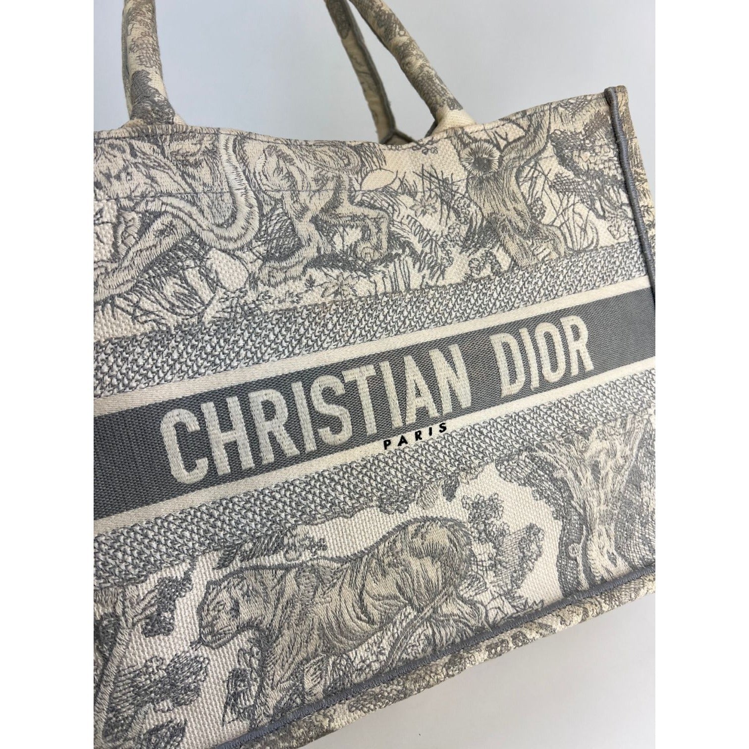 Túi tote thêu Christian Dior Book Grey cỡ trung