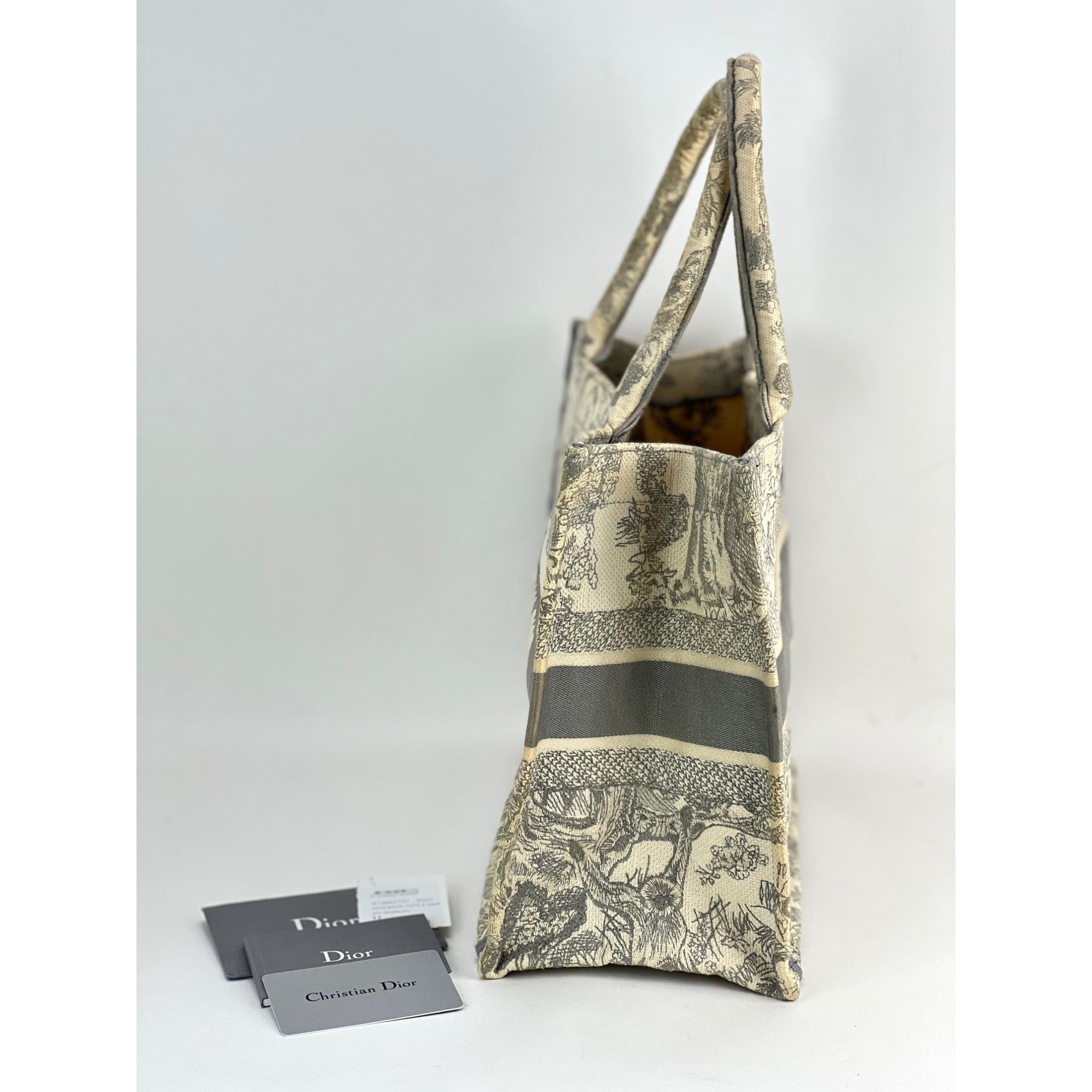 Túi tote thêu Christian Dior Book Grey cỡ trung