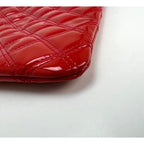 Hộp đựng mỹ phẩm Chanel Patent Quilted cỡ trung màu hồng đậm