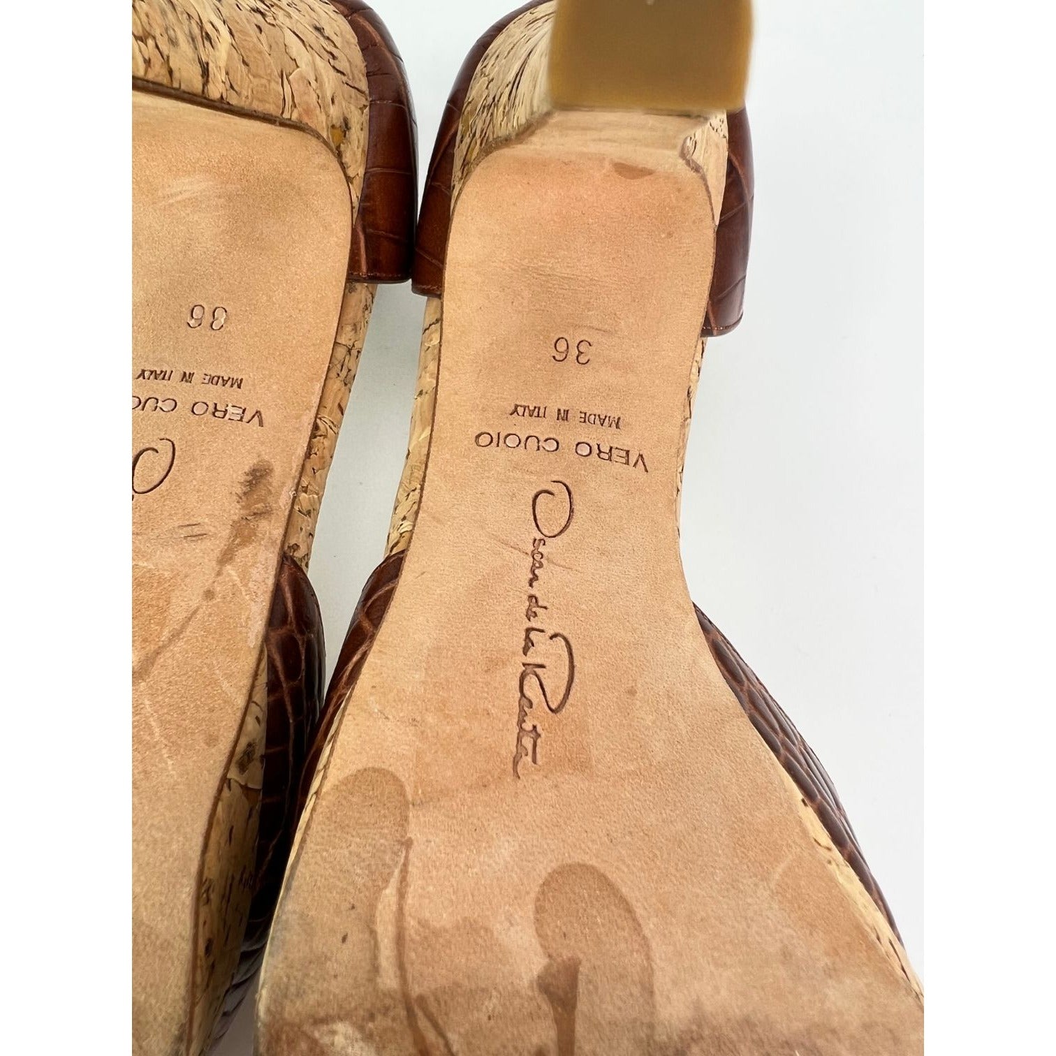 Giày cao gót hình cá sấu Oscar de la Renta Peep Toe
