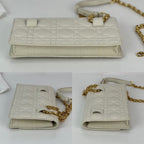 Túi cầm tay thắt lưng da trắng Caro Cannage của Christian Dior