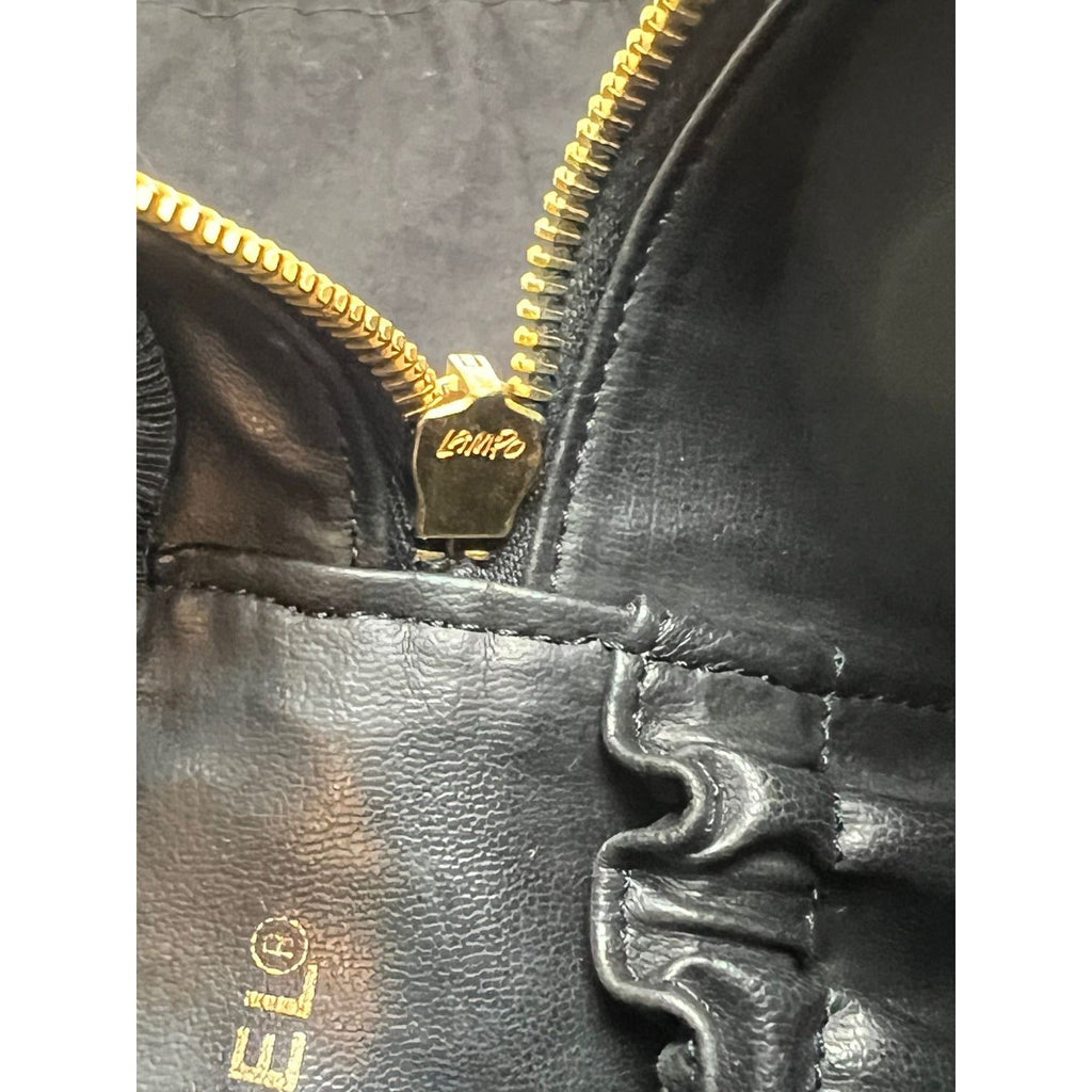 Túi đựng mỹ phẩm Chanel Vanity Cosmetic Case màu đen bằng da Caviar