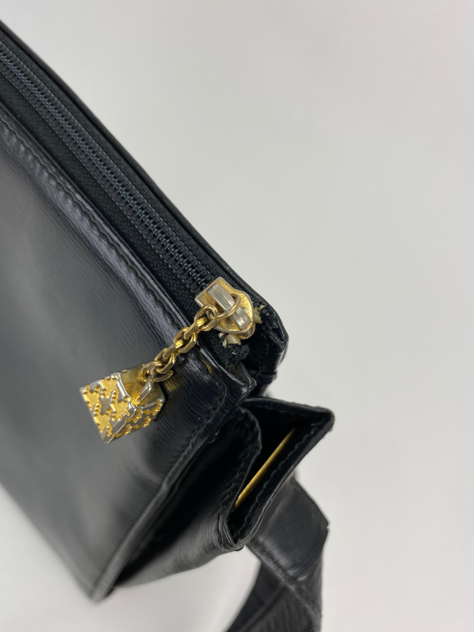 CHRISTIAN DIOR Black  Leather Adjustable Shoulder Bag Authentic Pre owned