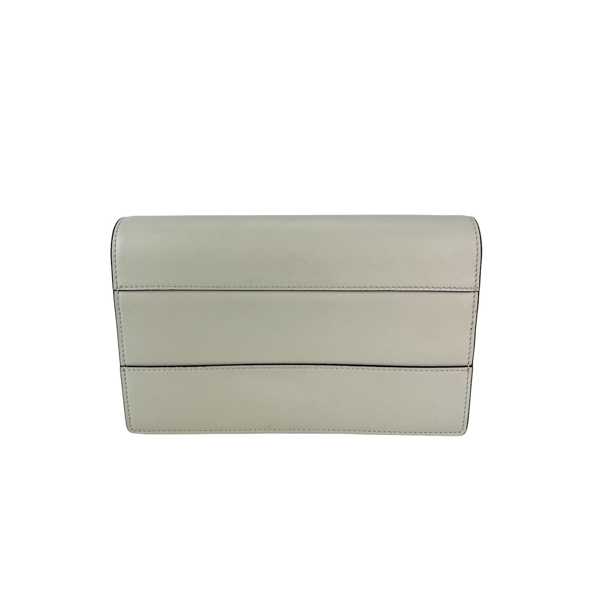 Ví Gucci Queen Margaret Bee kèm dây xích và ví cầm tay Mystic White
