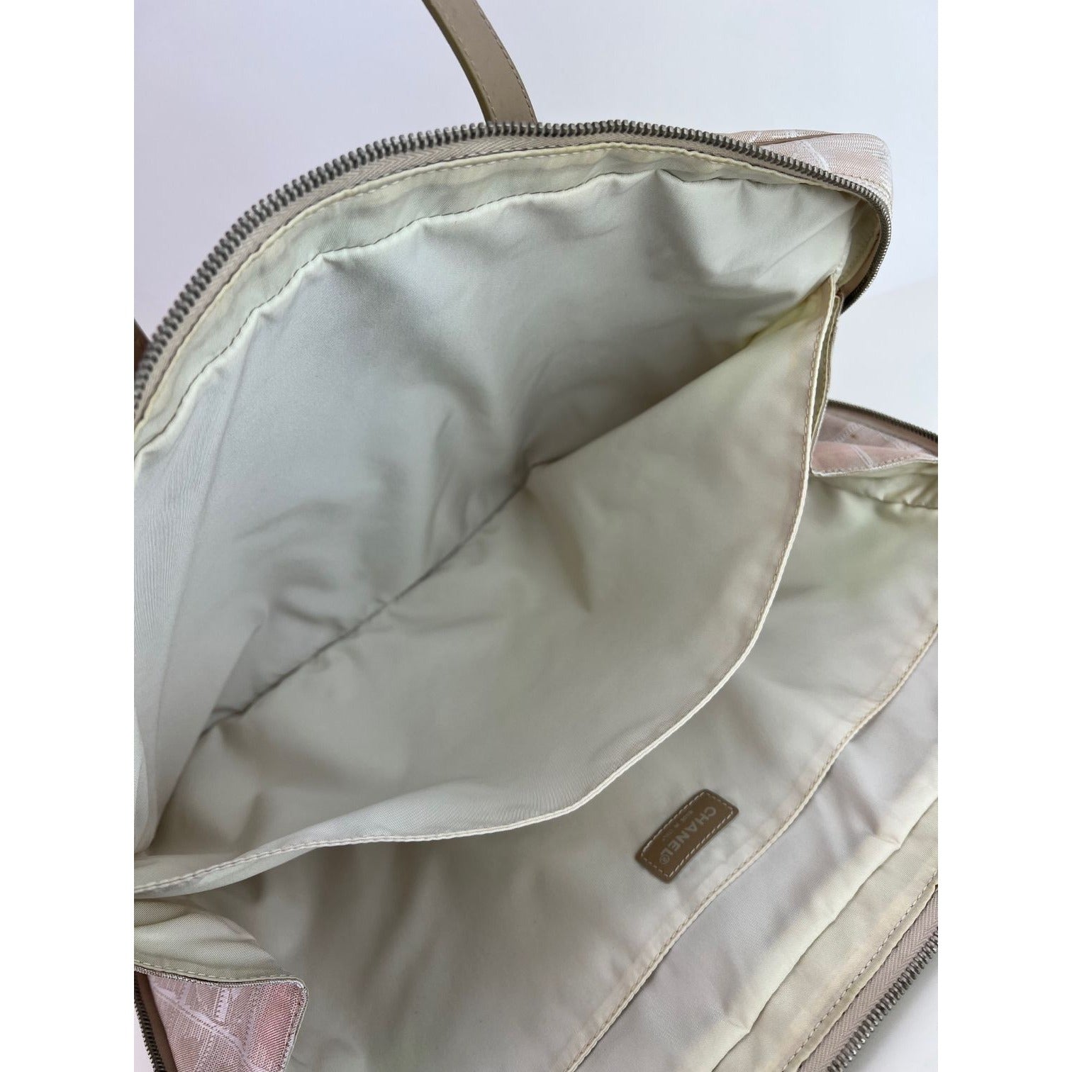 Túi xách du lịch Chanel Canvas Nylon Attache