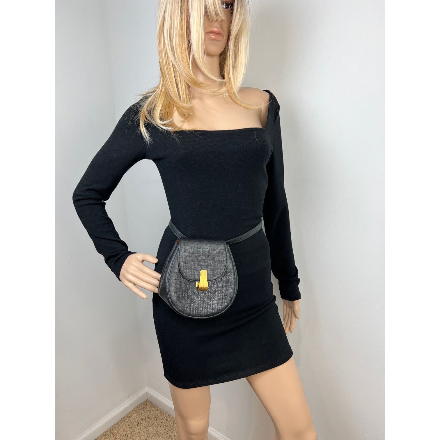 Túi đeo hông Bottega Veneta Palmellato Calfskin bo tròn màu đen