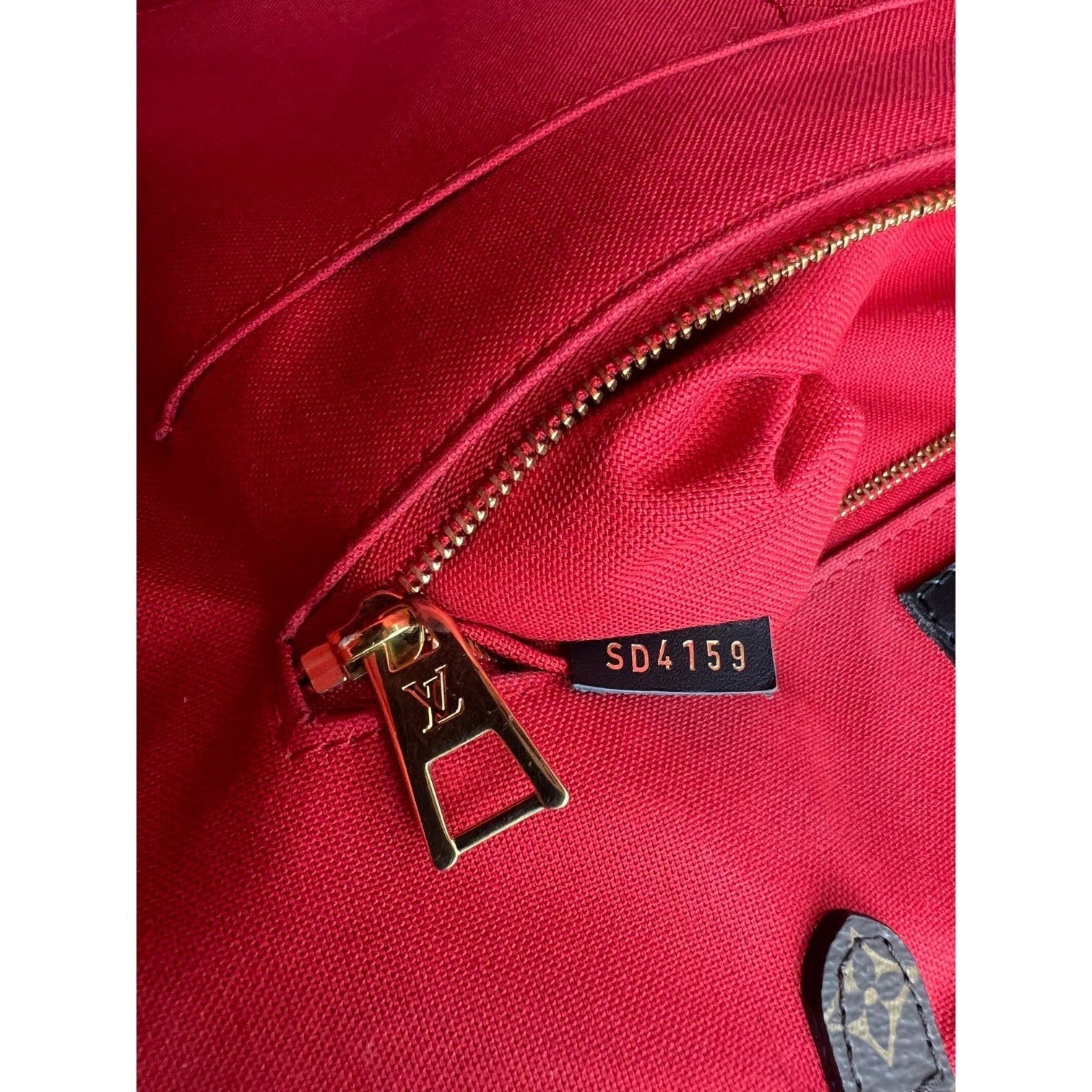 Túi tote Louis Vuitton ONTHEGO GM Reverse Giant Monogram