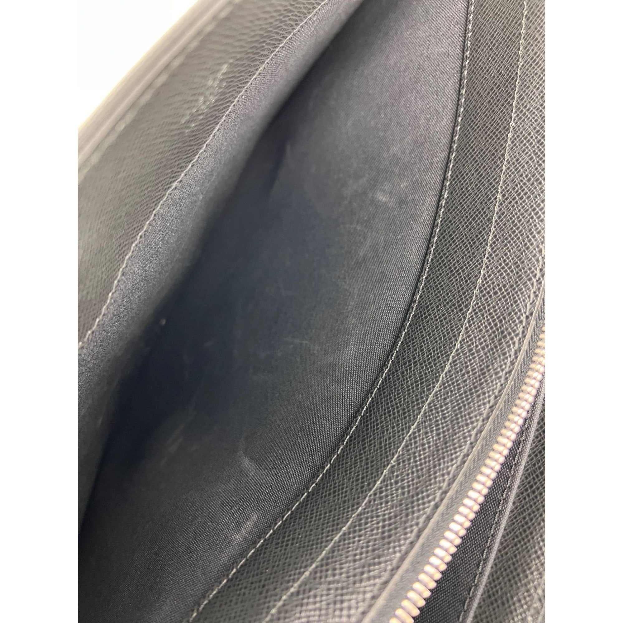 Cặp da nam màu đen Louis Vuitton Taiga Lozan Ardoise