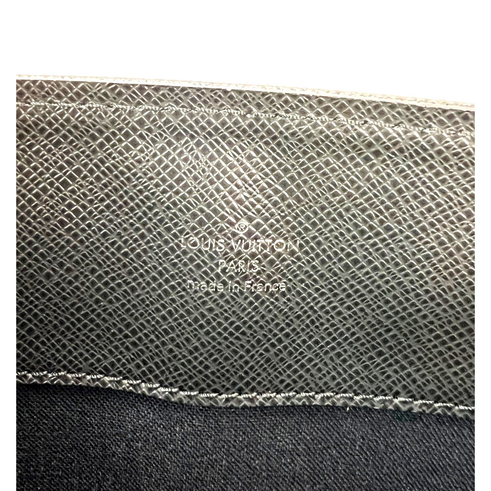 Cặp da nam màu đen Louis Vuitton Taiga Lozan Ardoise