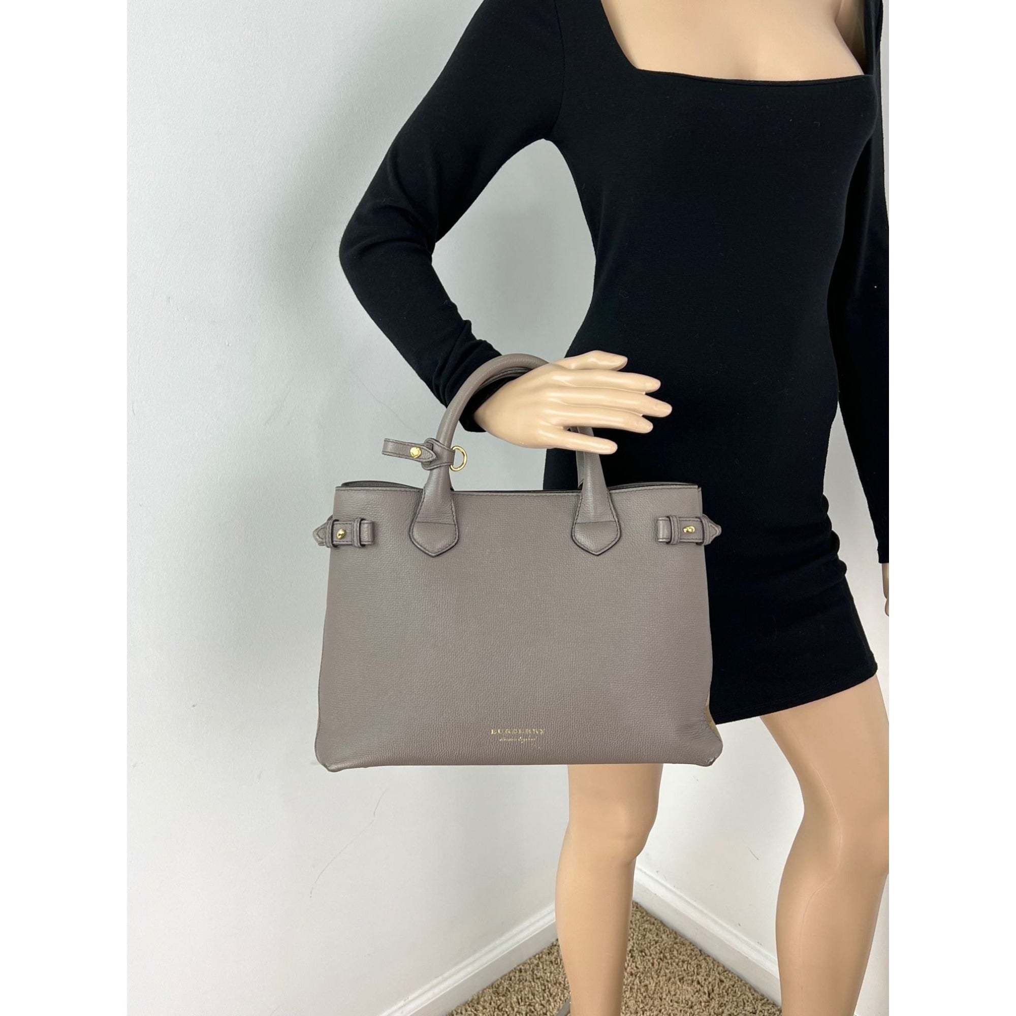 Túi xách tay vải canvas kẻ caro cỡ trung Burberry Banner House