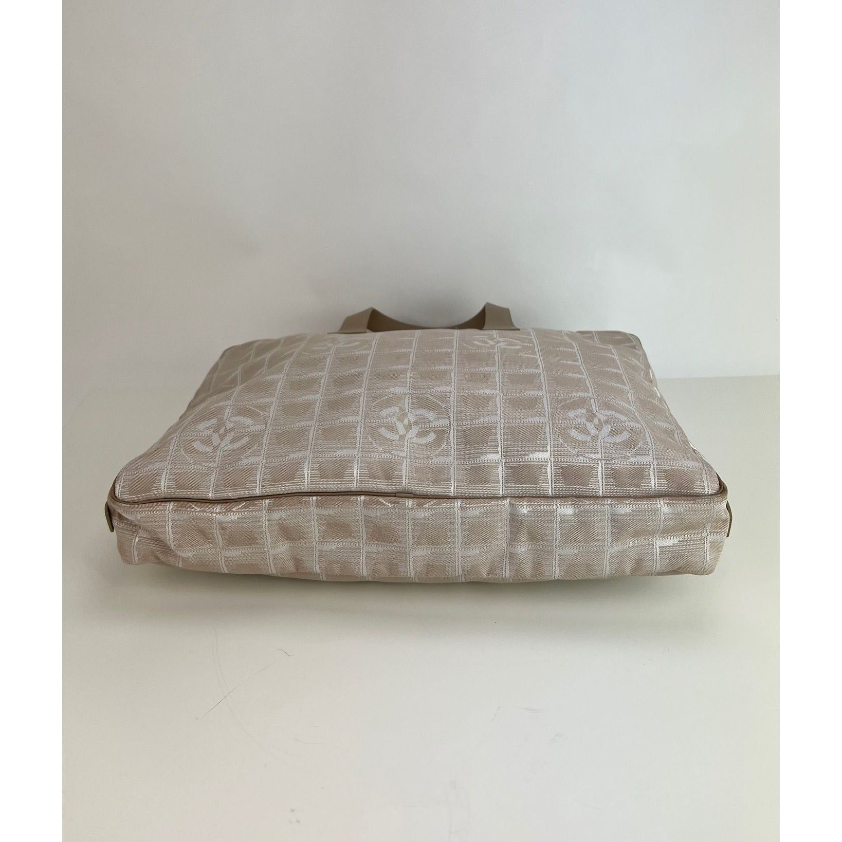 Túi xách du lịch Chanel Canvas Nylon Attache