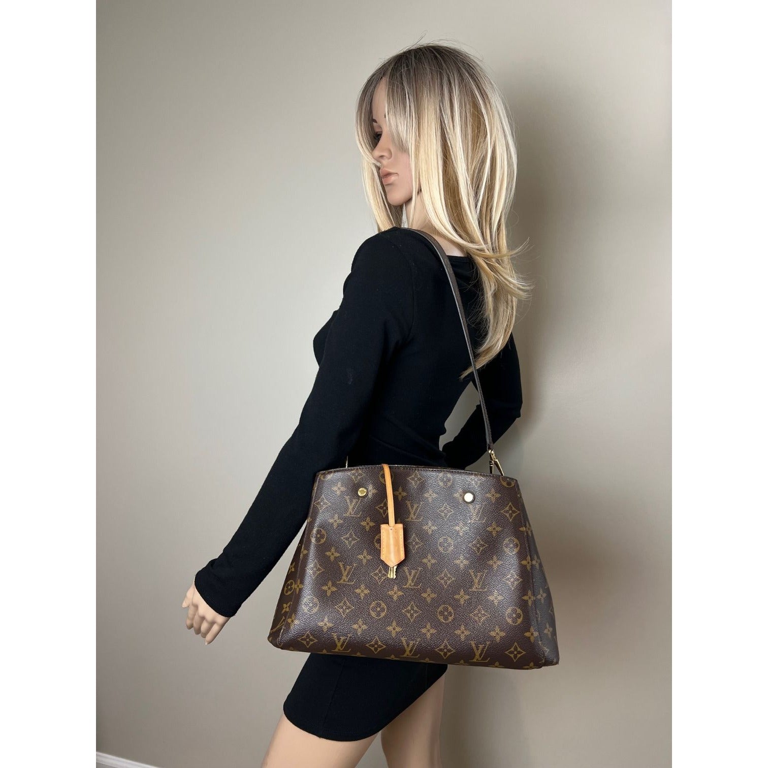 Túi đeo vai Louis Vuitton Montaigne MM Monogram
