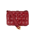 Túi đeo chéo Nappa Maxi Intreccio màu đỏ của Bottega Veneta