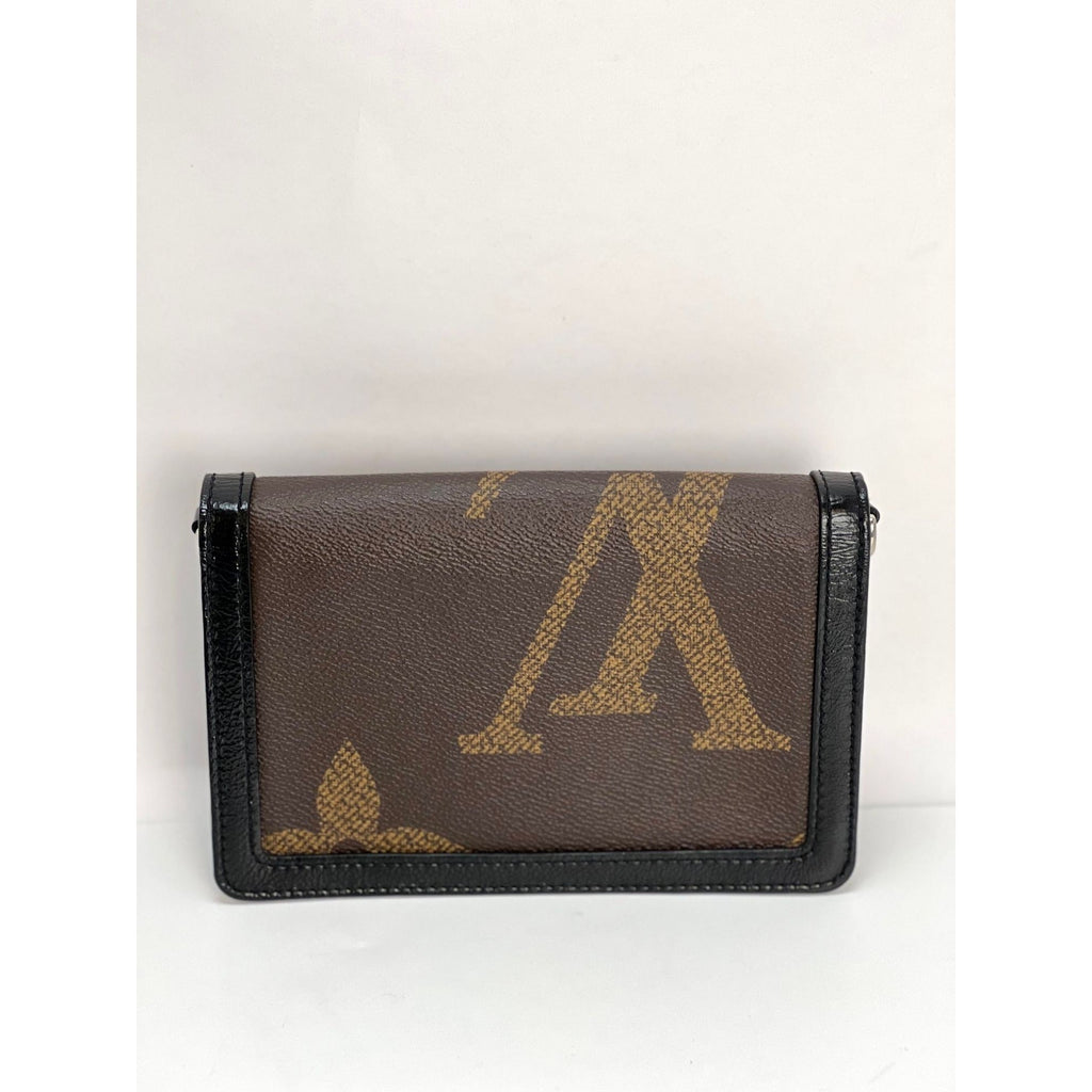 Ví cầm tay Louis Vuitton Reverse Giant Monogram Dauphine Belt Bumbag