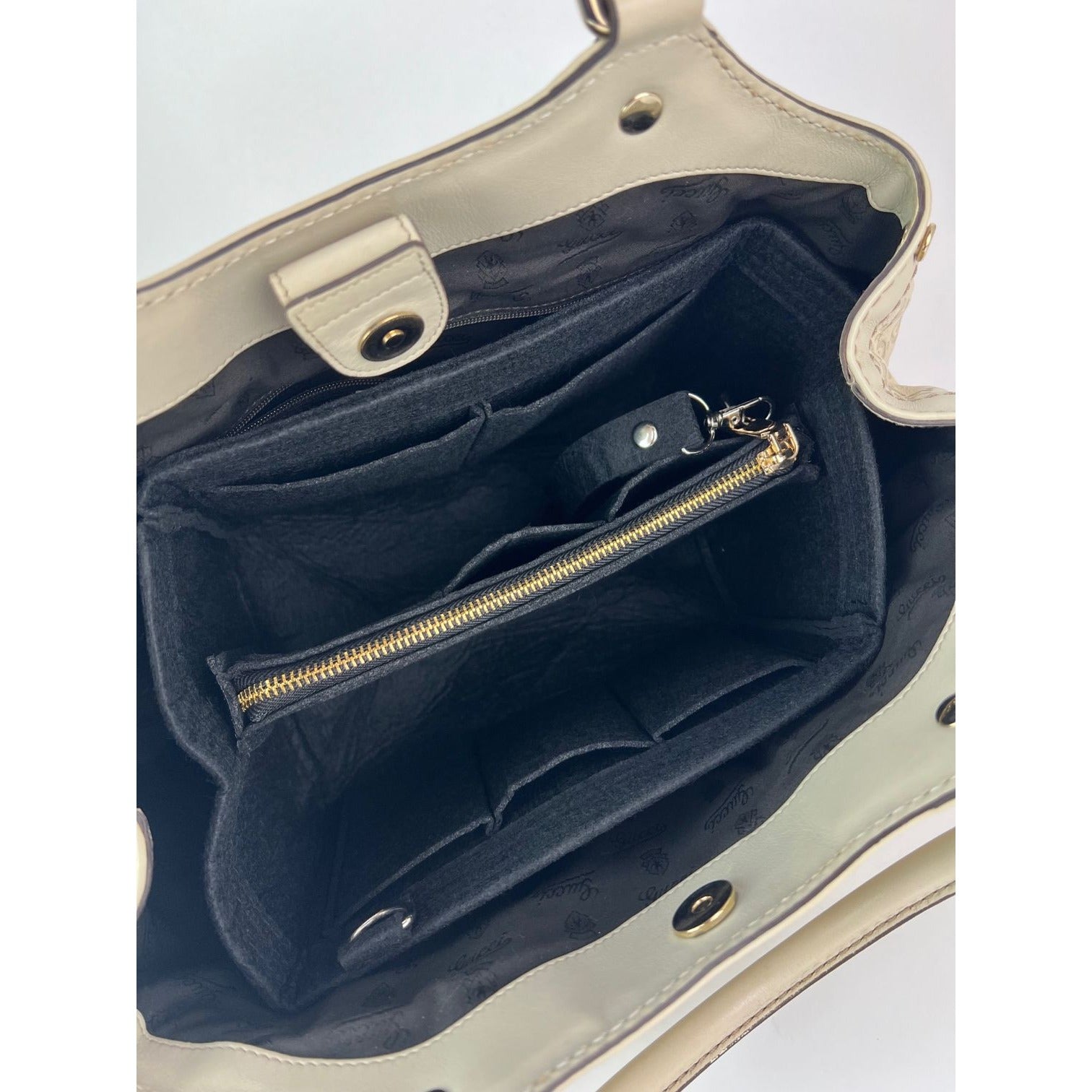 Túi xách Gucci Sukey Medium Guccissima Leather Mystic White Tote