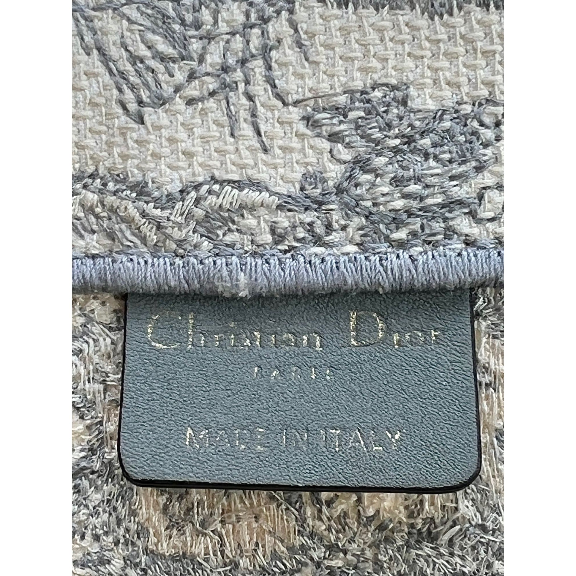 Túi tote thêu Christian Dior Book Grey cỡ trung