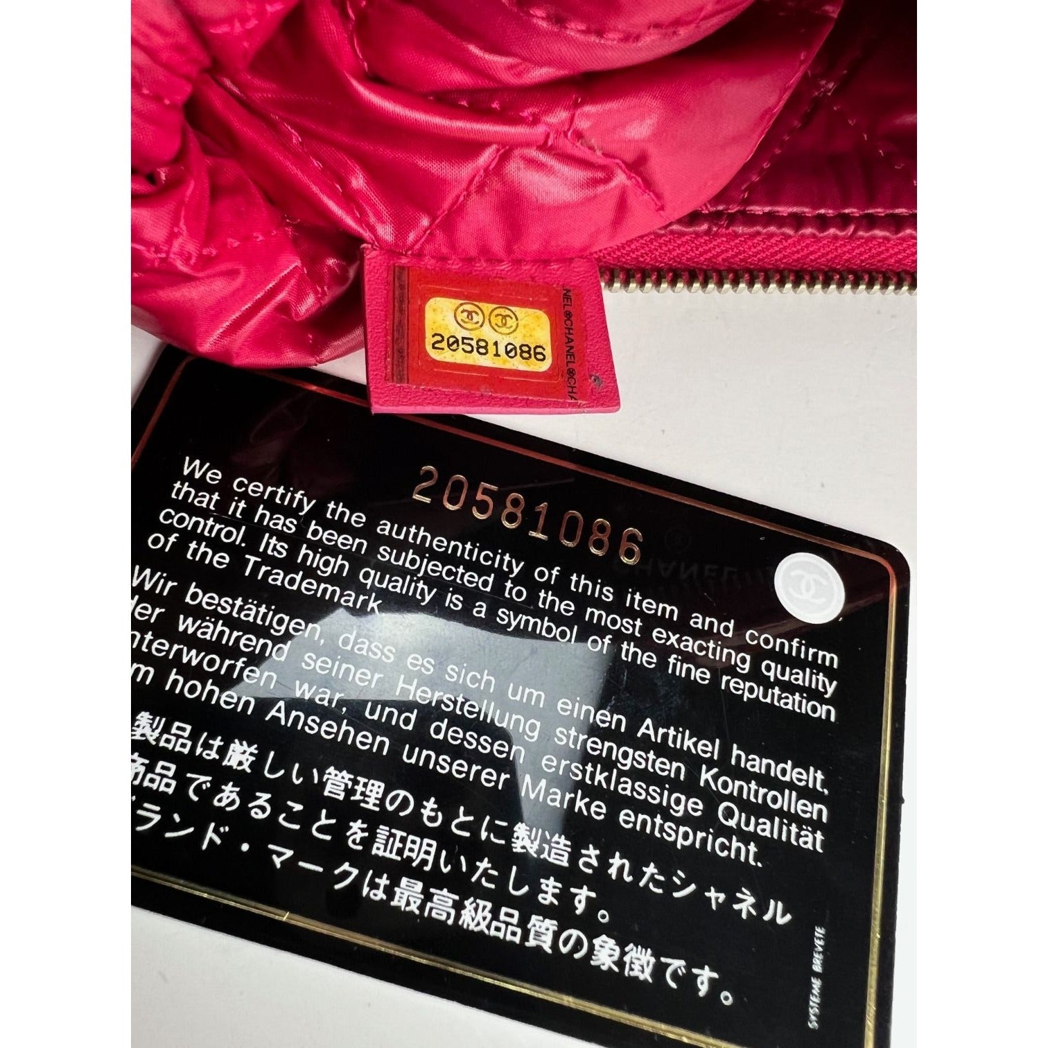 Hộp đựng mỹ phẩm Chanel Patent Quilted cỡ trung màu hồng đậm