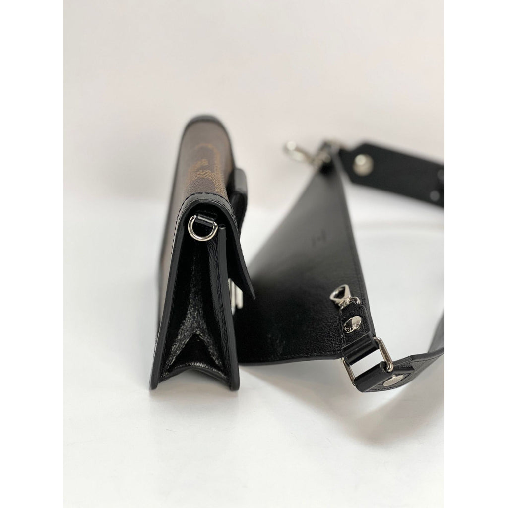 Ví cầm tay Louis Vuitton Reverse Giant Monogram Dauphine Belt Bumbag