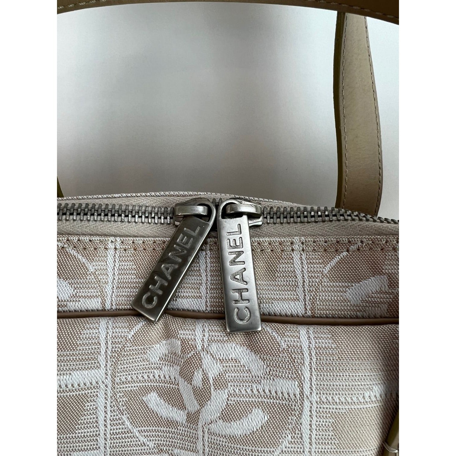 Túi xách du lịch Chanel Canvas Nylon Attache
