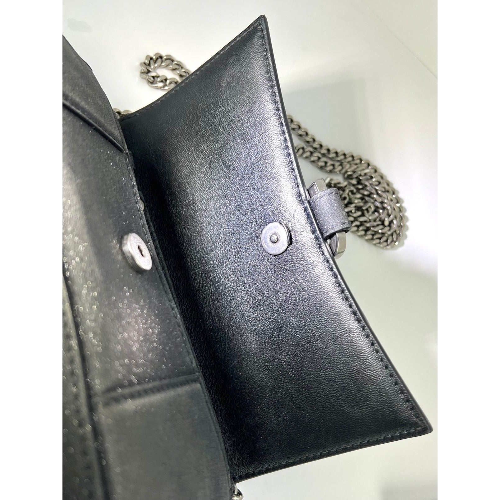 Túi đeo vai đính đá lấp lánh màu đen BALENCIAGA Hourglass Wallet On Chain