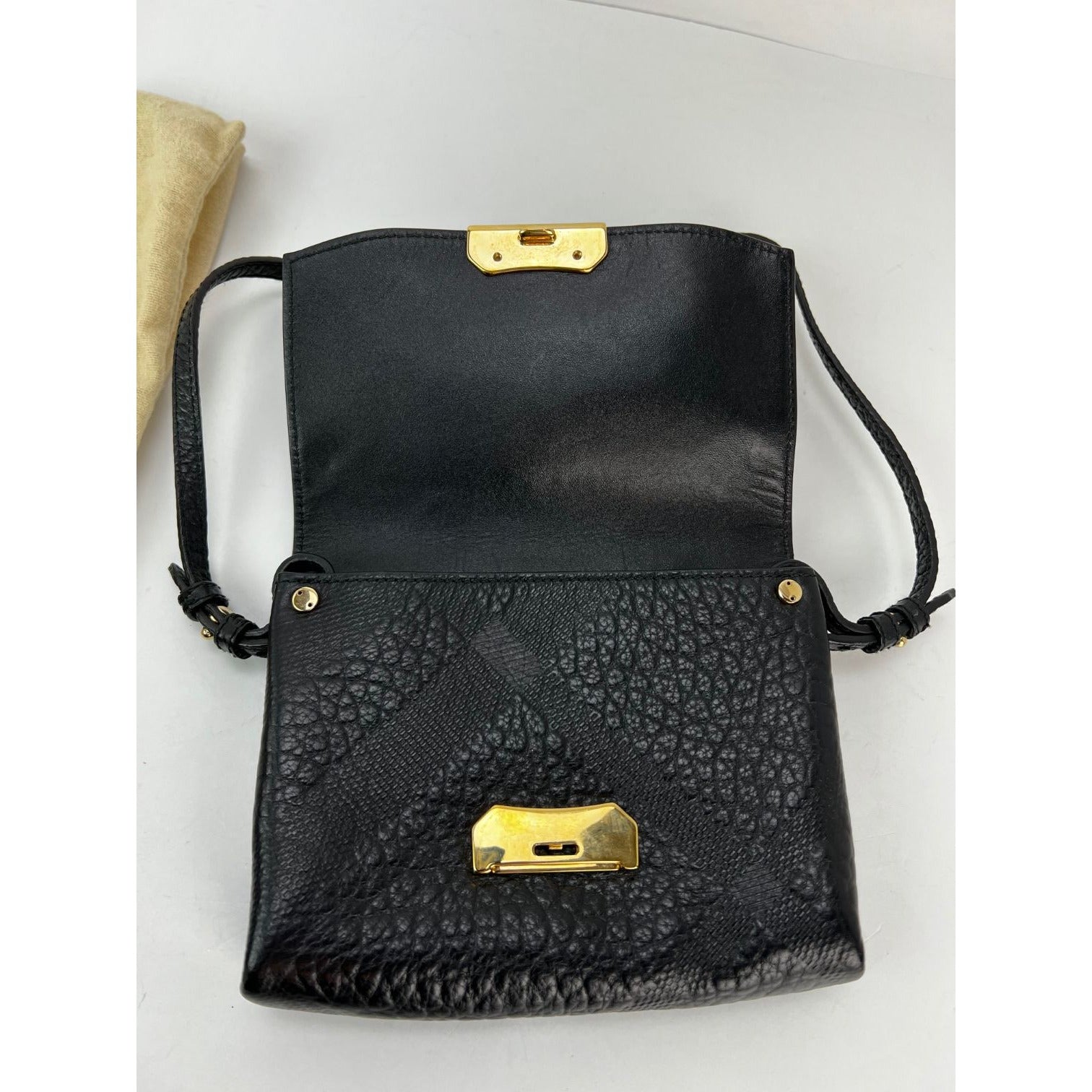 Túi đeo chéo Burberry Signature Grain Leather Check Embossed Langley Black