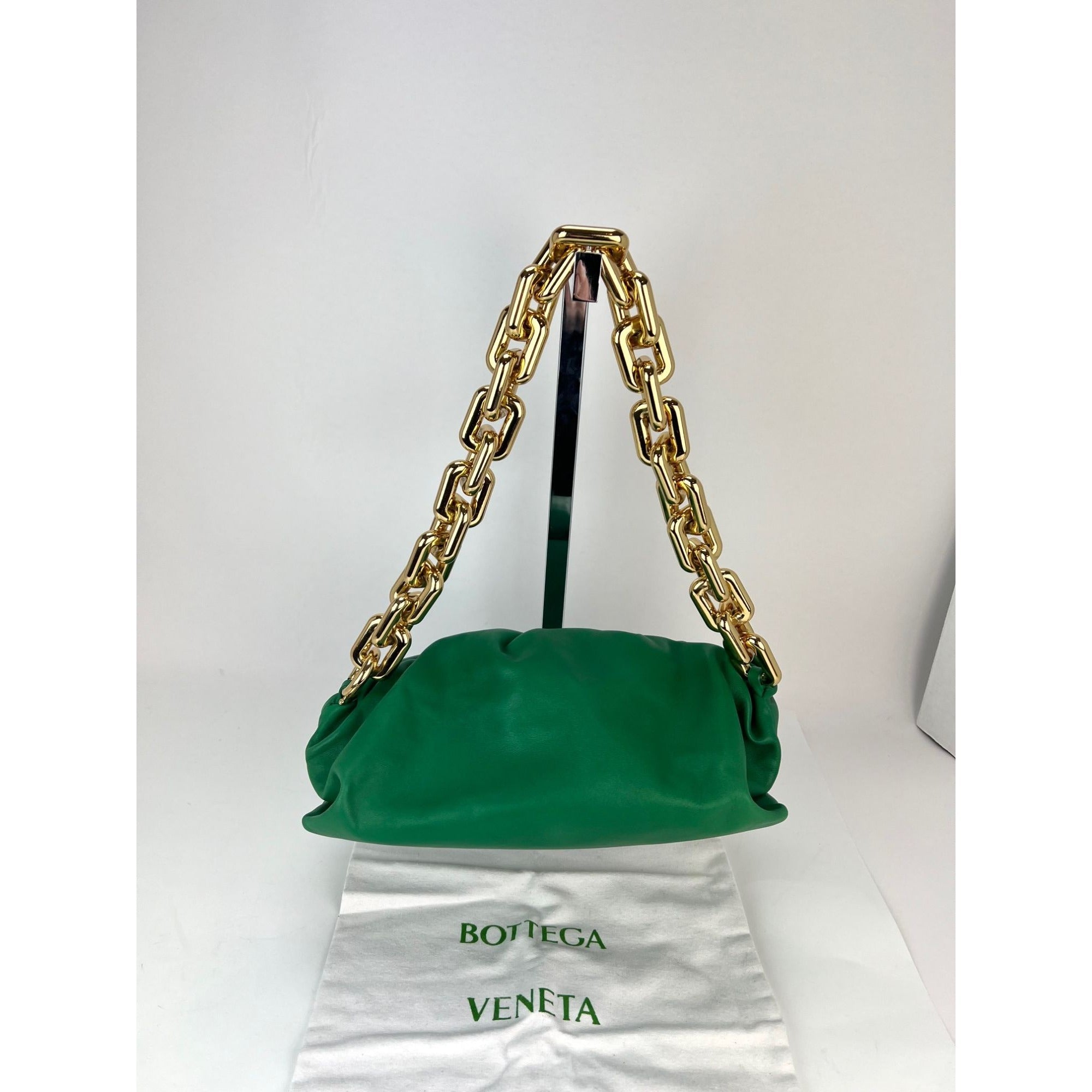 Túi cầm tay da Bottega Veneta Green Chain Leather Pouch Bag