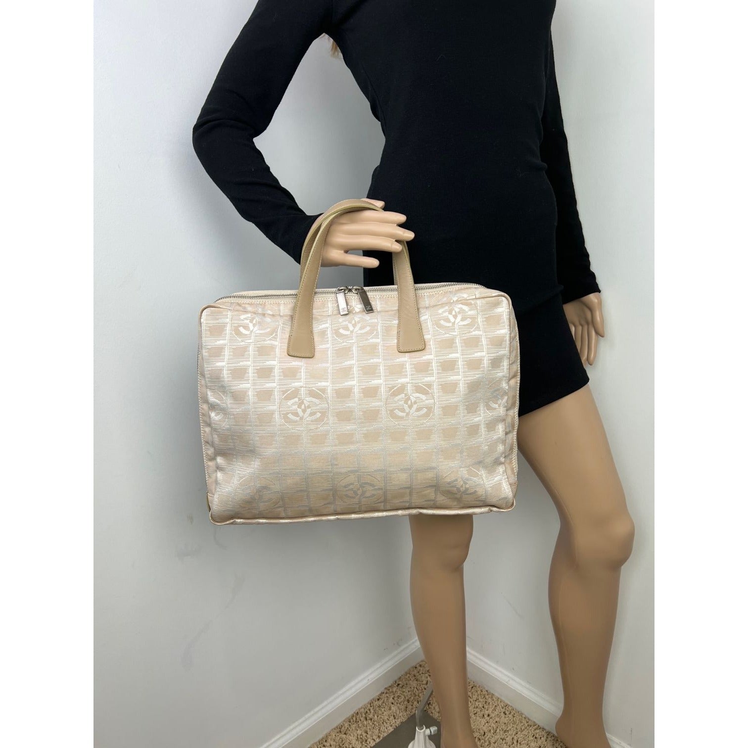 Túi xách du lịch Chanel Canvas Nylon Attache