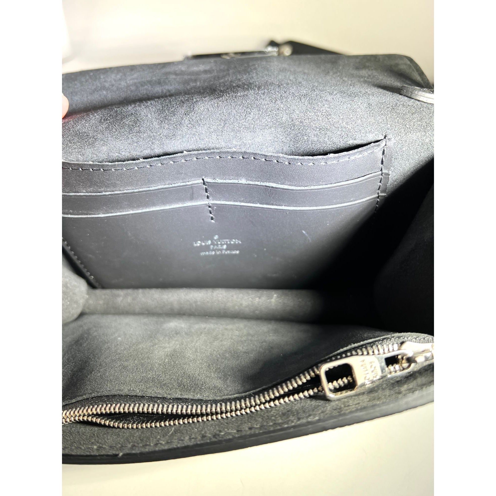 Ví cầm tay Louis Vuitton Reverse Giant Monogram Dauphine Belt Bumbag