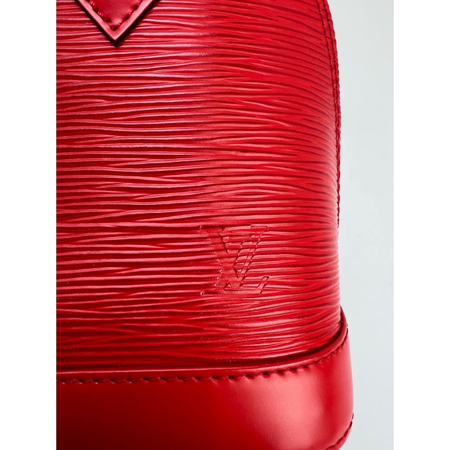 Túi đeo vai LOUIS VUITTON Alma BB Epi coquelicot