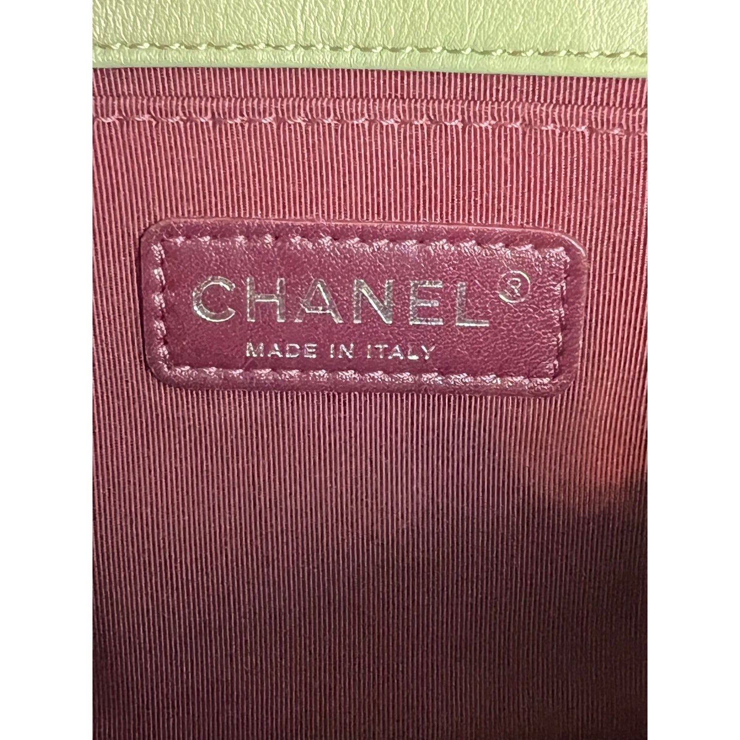 Túi Chanel Calfskin Chevron Quilted Medium Boy Flap Light Green