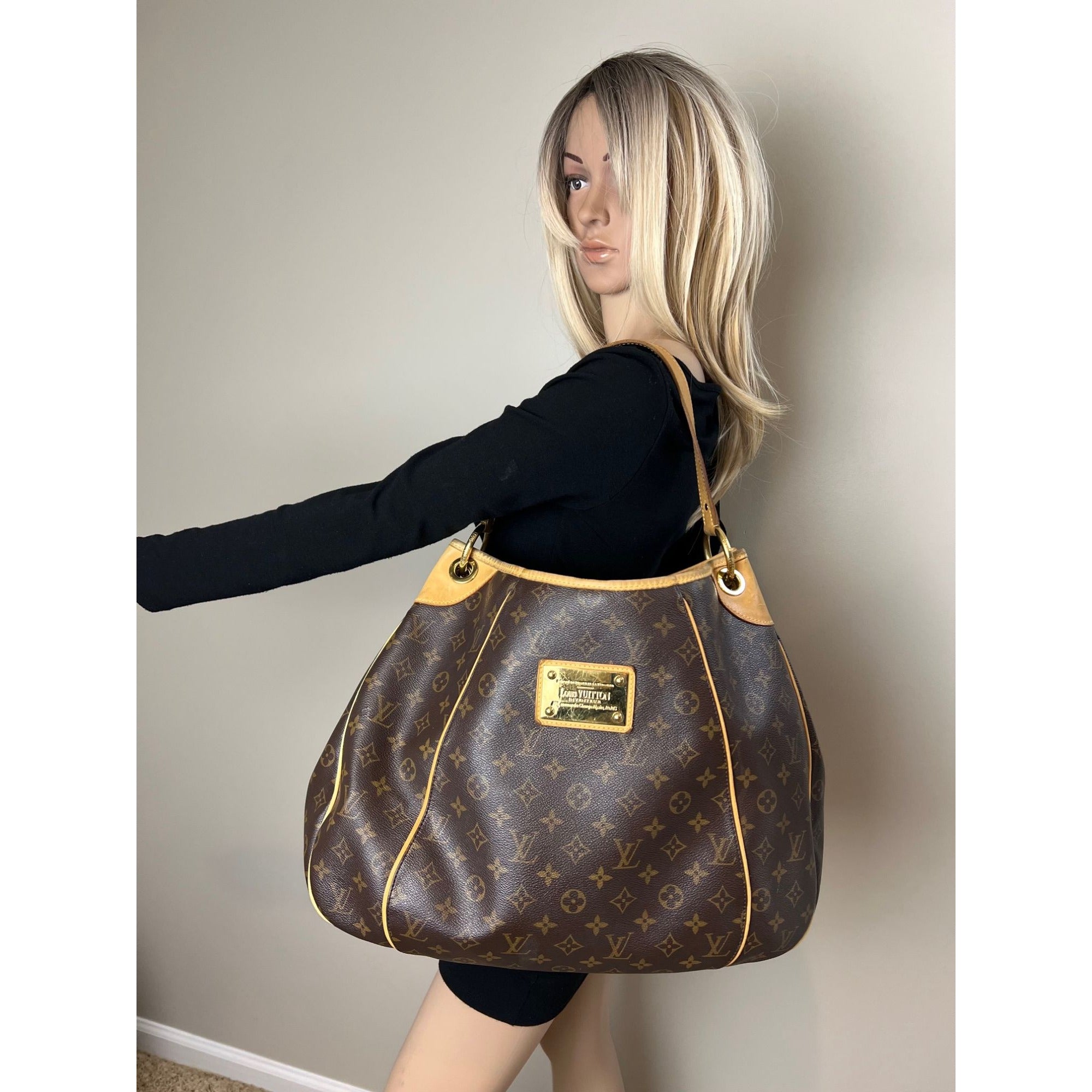 Túi đeo vai LOUIS VUITTON Galliera GM Monogram