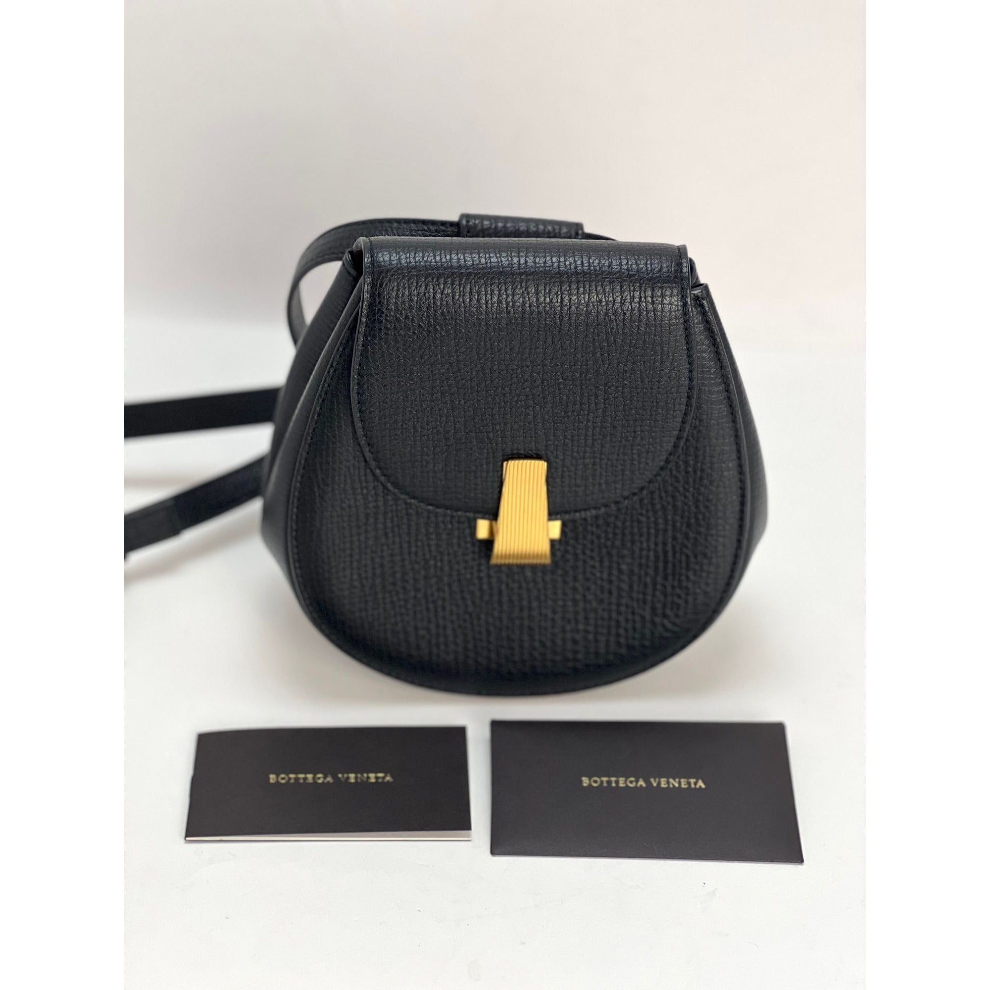 Túi đeo hông Bottega Veneta Palmellato Calfskin bo tròn màu đen