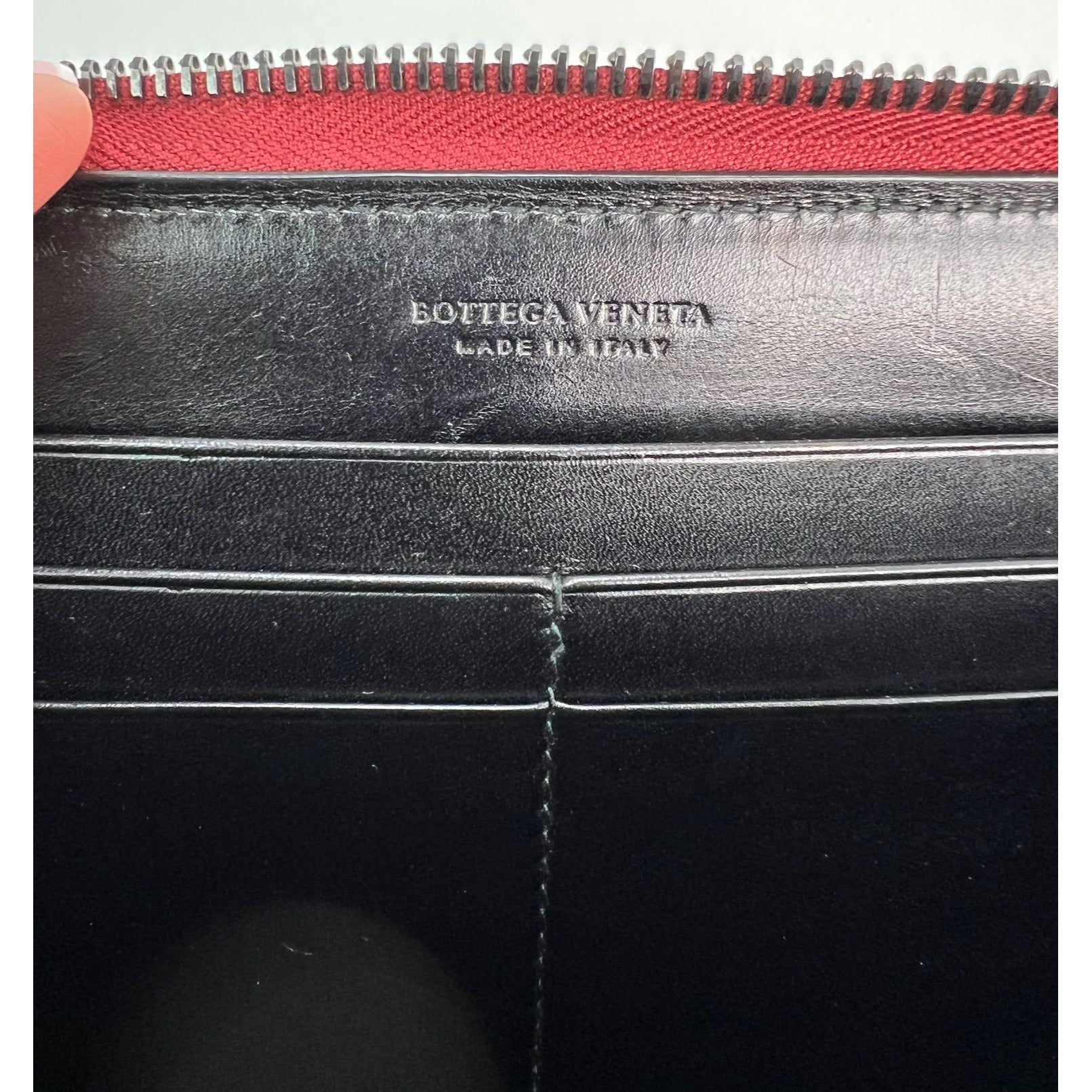 Ví cầm tay da Bottega Veneta Burgundy Intrecciato có khóa kéo
