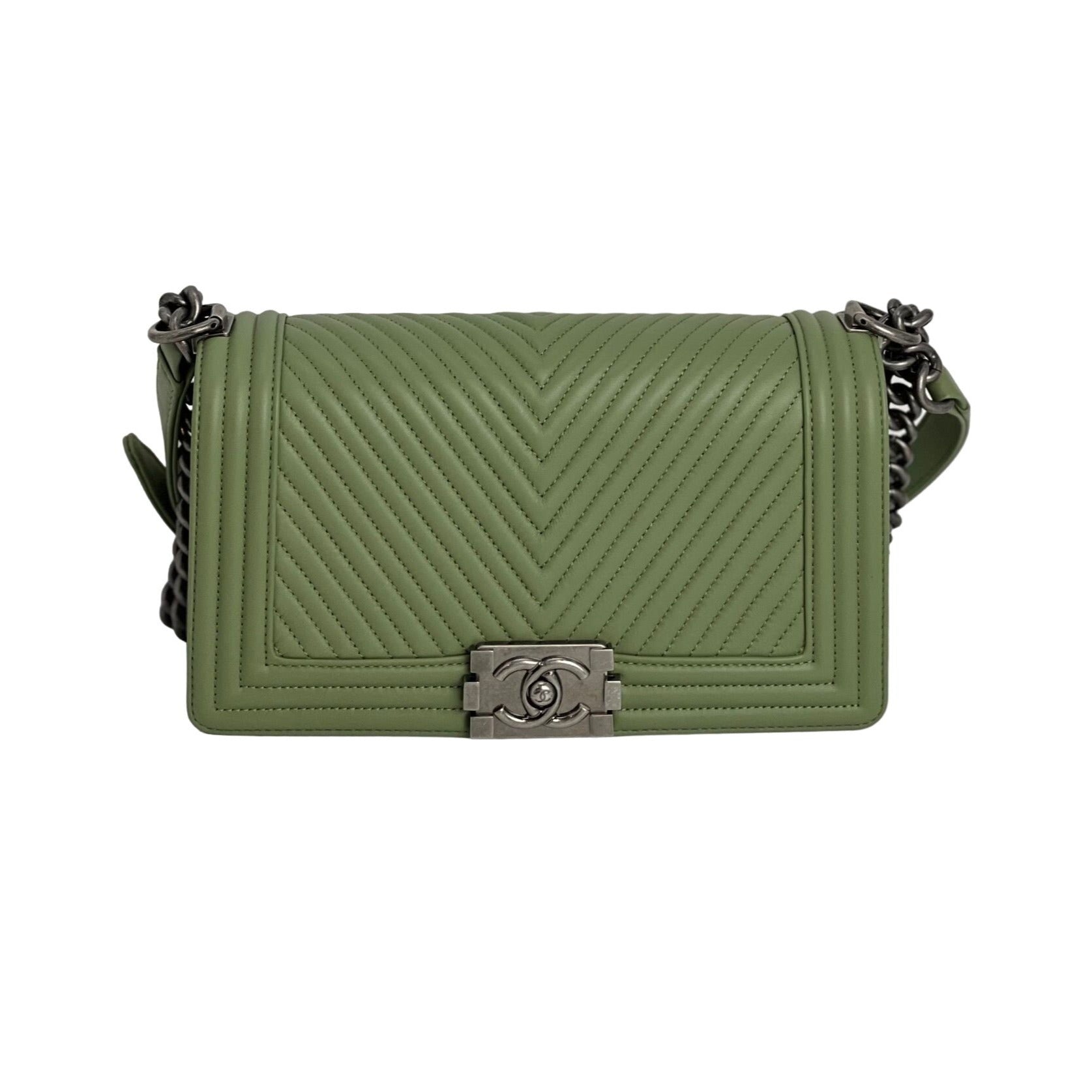 Túi Chanel Calfskin Chevron Quilted Medium Boy Flap Light Green