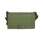 Túi Chanel Calfskin Chevron Quilted Medium Boy Flap Light Green