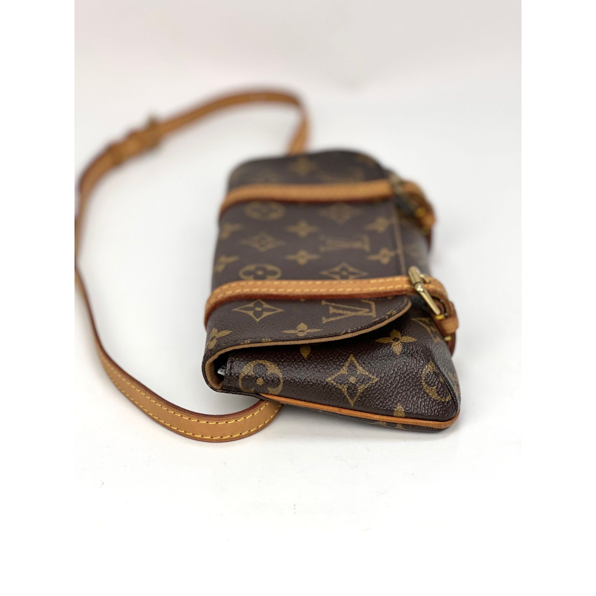 Túi đeo thắt lưng LOUIS VUITTON Pochette Marelle PM Monogram