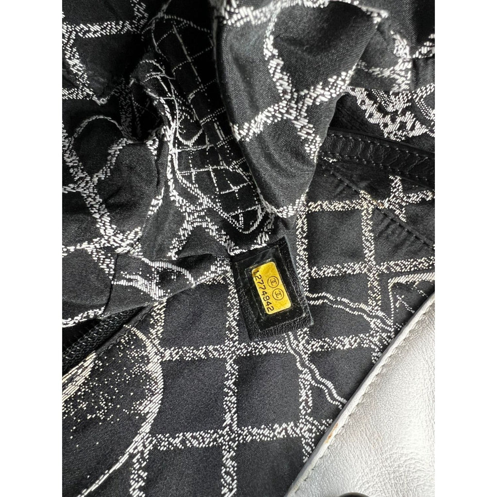 Chanel Essential 31 Rue Cambon Túi da màu trắng dốc