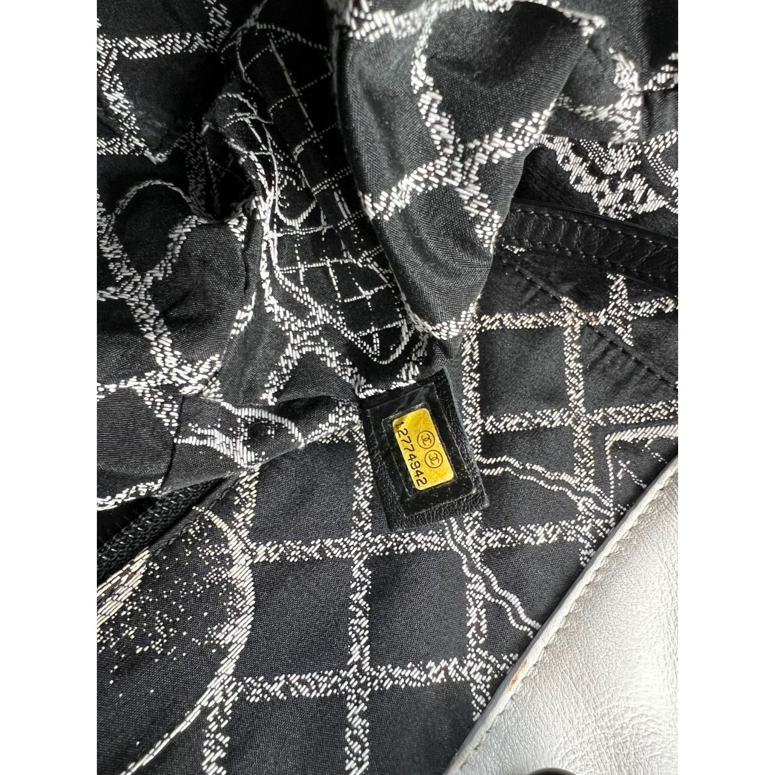 Chanel Essential 31 Rue Cambon Túi da màu trắng dốc