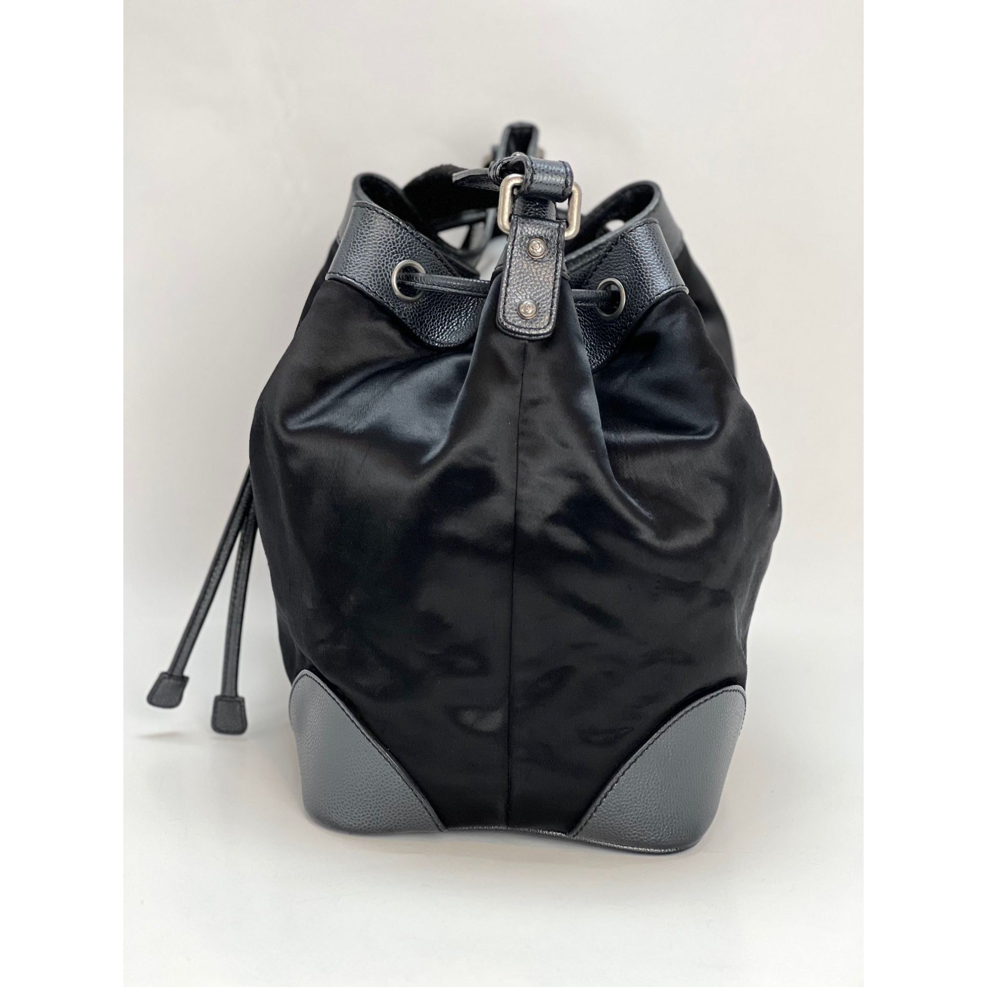 Túi đeo vai CHANEL Satin CC màu đen cỡ lớn