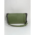 Túi Chanel Calfskin Chevron Quilted Medium Boy Flap Light Green