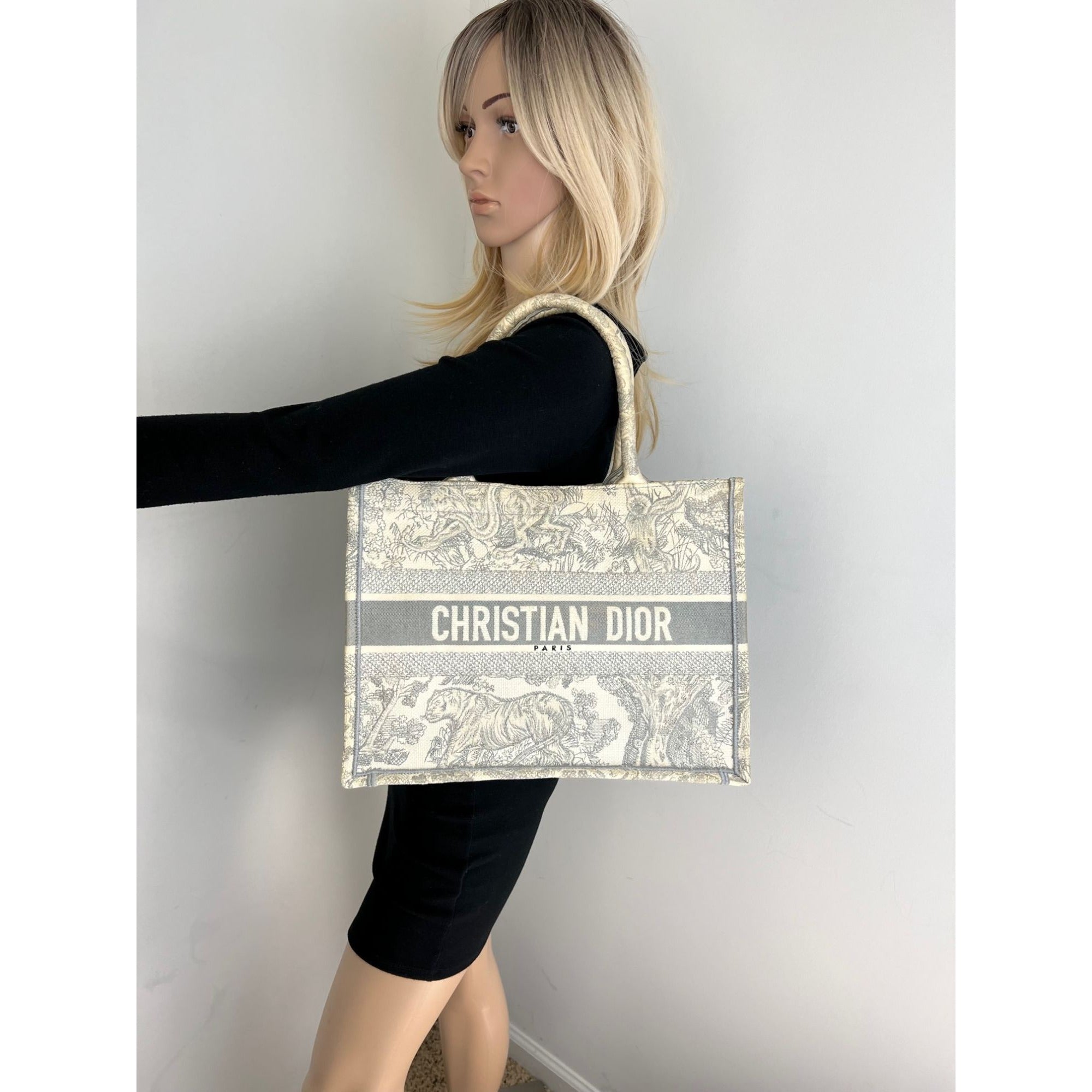 Túi tote thêu Christian Dior Book Grey cỡ trung