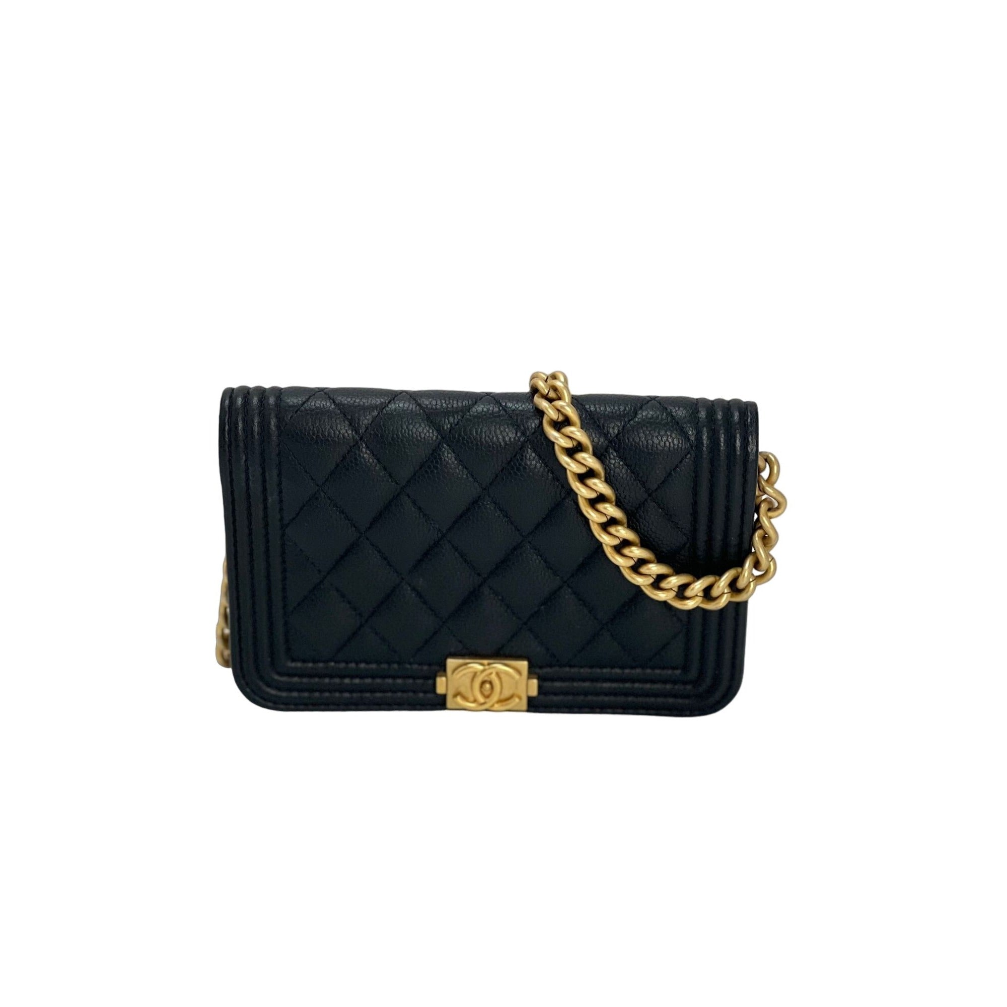 Ví cầm tay Chanel Caviar Quilted Mini Boy có dây xích màu đen