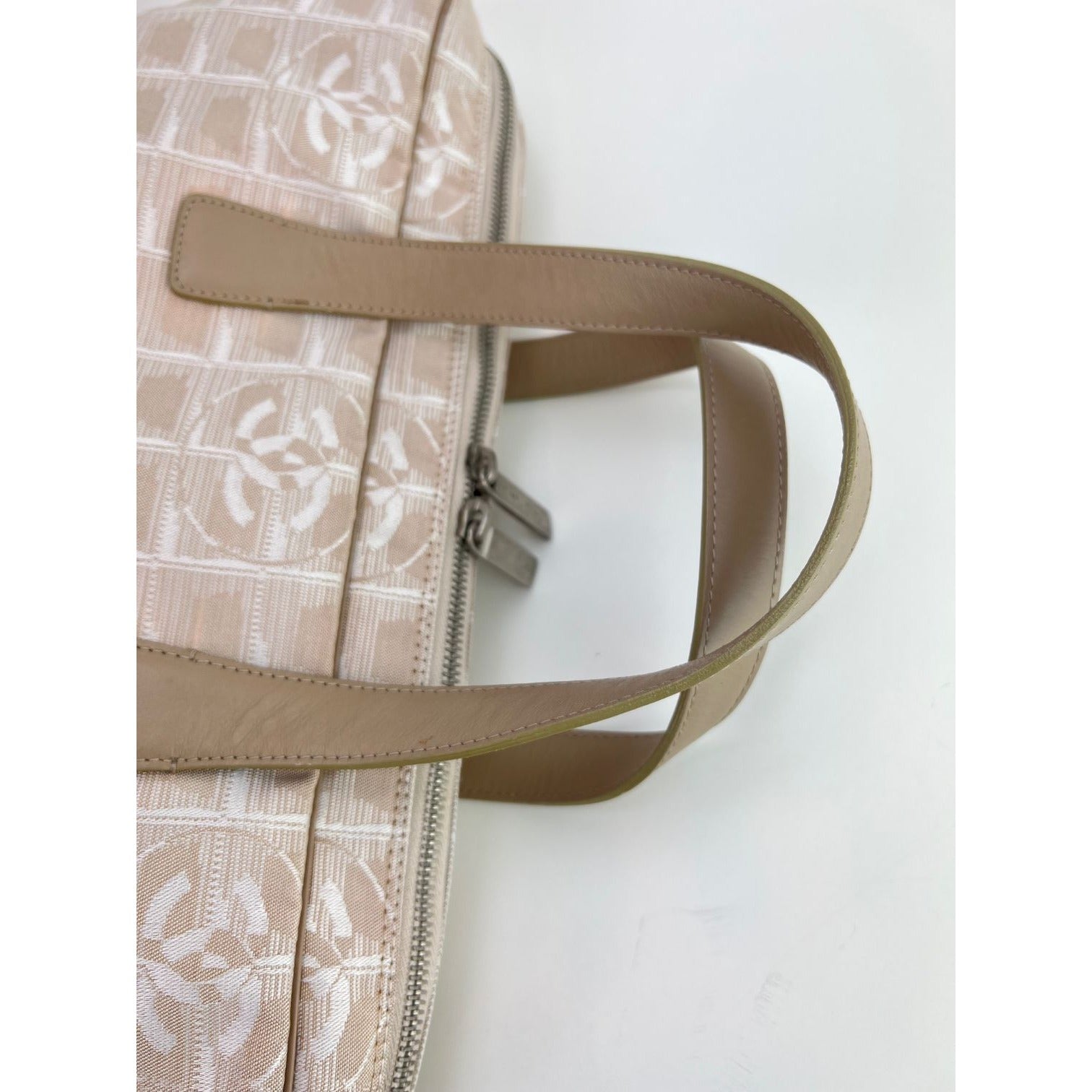 Túi xách du lịch Chanel Canvas Nylon Attache