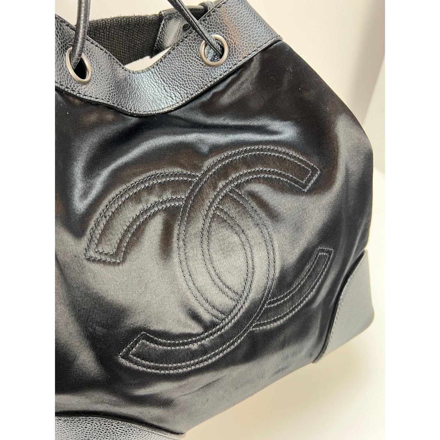 Túi đeo vai CHANEL Satin CC màu đen cỡ lớn