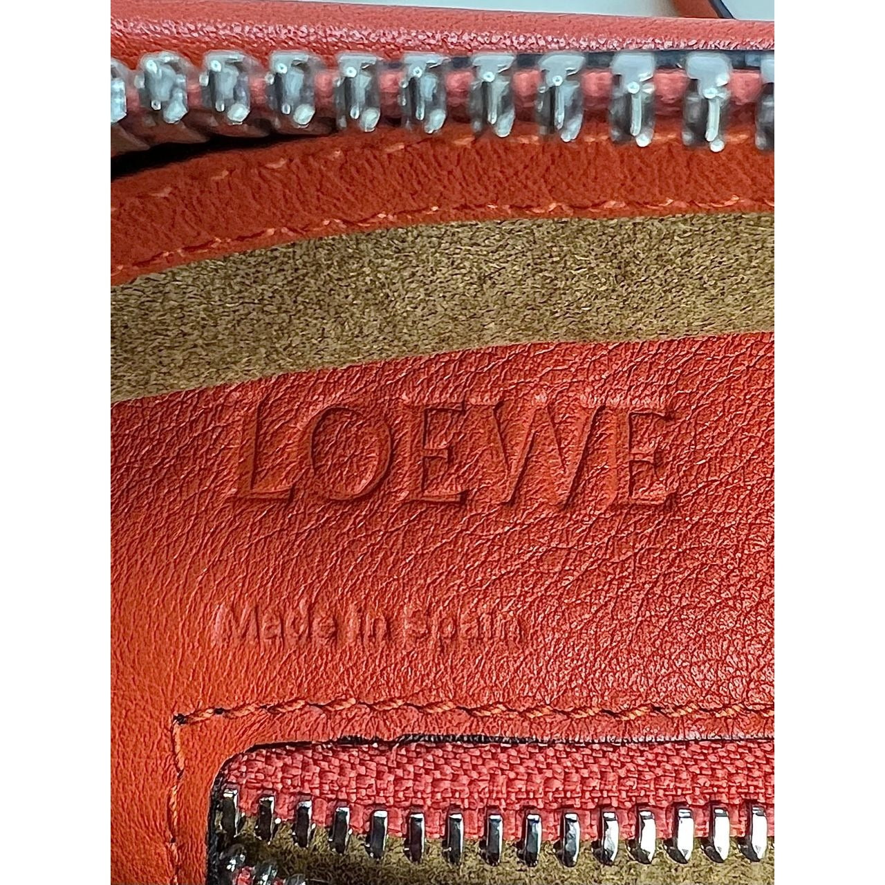 Túi đeo vai da bê Amazona 28 màu cam LOEWE